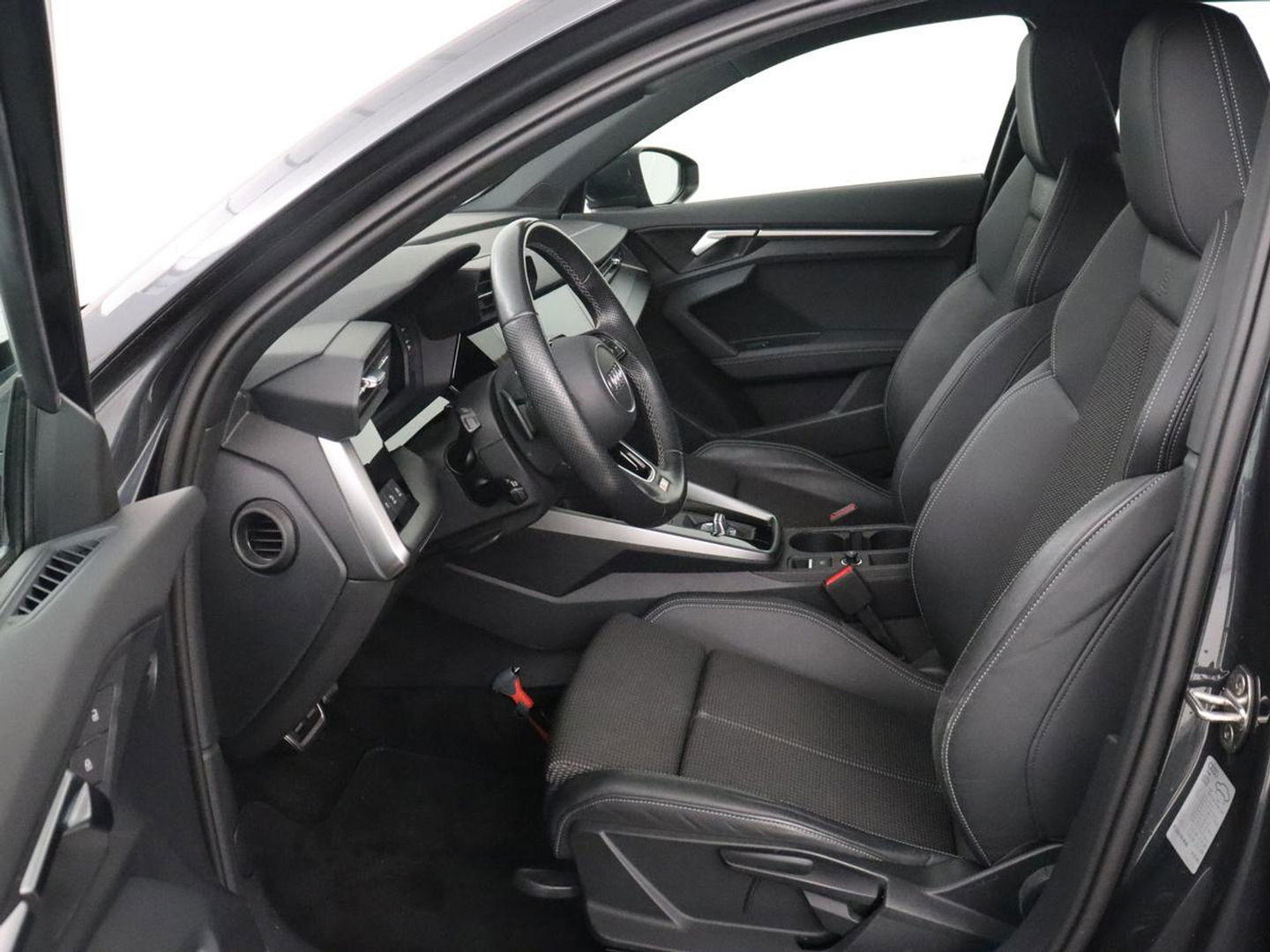 Audi A3 30 TFSI edition one | Stoelverwarming | Matrix LED | Virtual Cockpit | Carplay | Half leder | Navigatie | Parkeerhulp