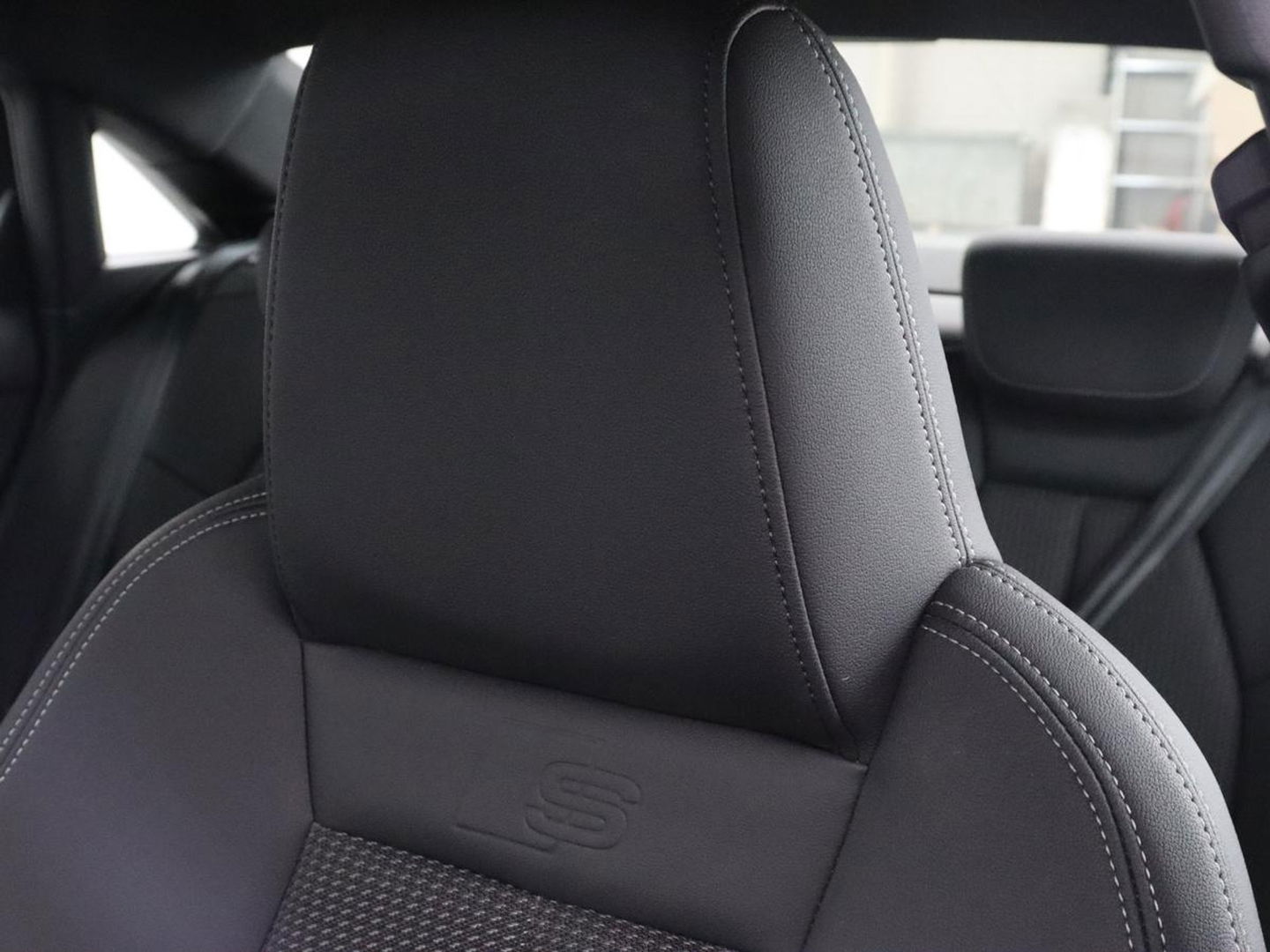 Audi A3 30 TFSI edition one | Stoelverwarming | Matrix LED | Virtual Cockpit | Carplay | Half leder | Navigatie | Parkeerhulp