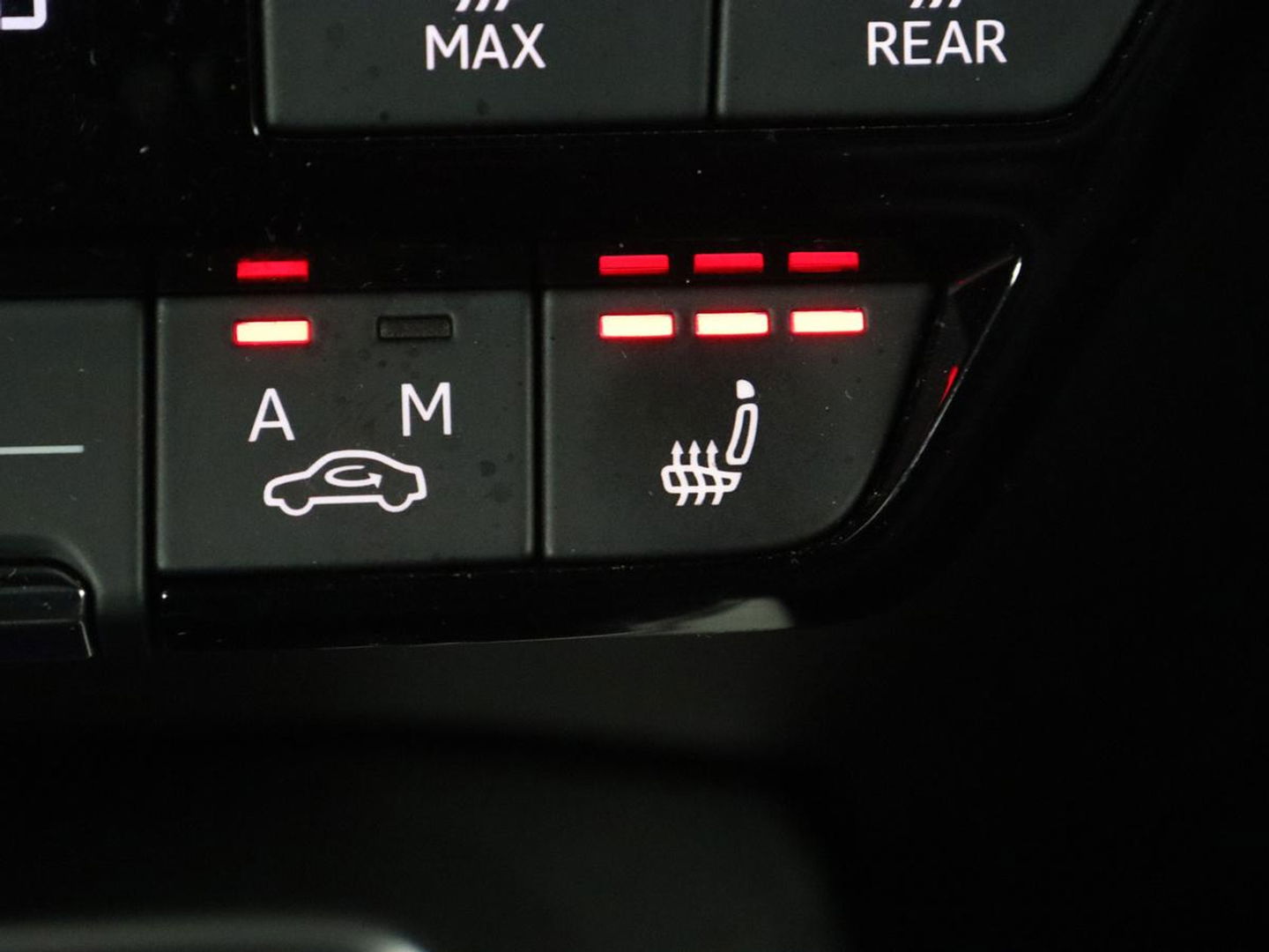 Audi A3 30 TFSI edition one | Stoelverwarming | Matrix LED | Virtual Cockpit | Carplay | Half leder | Navigatie | Parkeerhulp