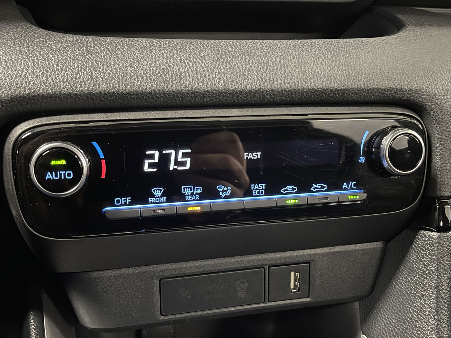 Toyota Yaris 1.5 Hybrid Active | Origineel Nederlands | Apple Carplay | Android Auto | Camera | Adaptieve Cruise Control | Lane Assist | DAB | Airconditioning |