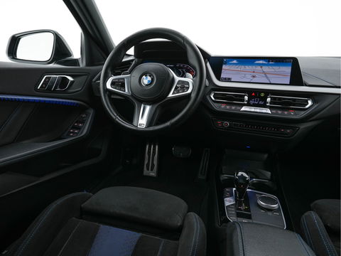 BMW 1-serie M135i xDrive M-Sportpack High Executive Aut. *ALCANTARA-MICROFIBRE | FULL-LED | HEATED-SPORTSEATS | SHIFT-PADDLES | DIGI-COCKPIT | HEAD-UP | NAVI-FULLMAP | DAB+ | PRIVACY-GLASS | AMBIENT-LIGHT | CARBON-INLAY | CARPLAY | 19''ALU*