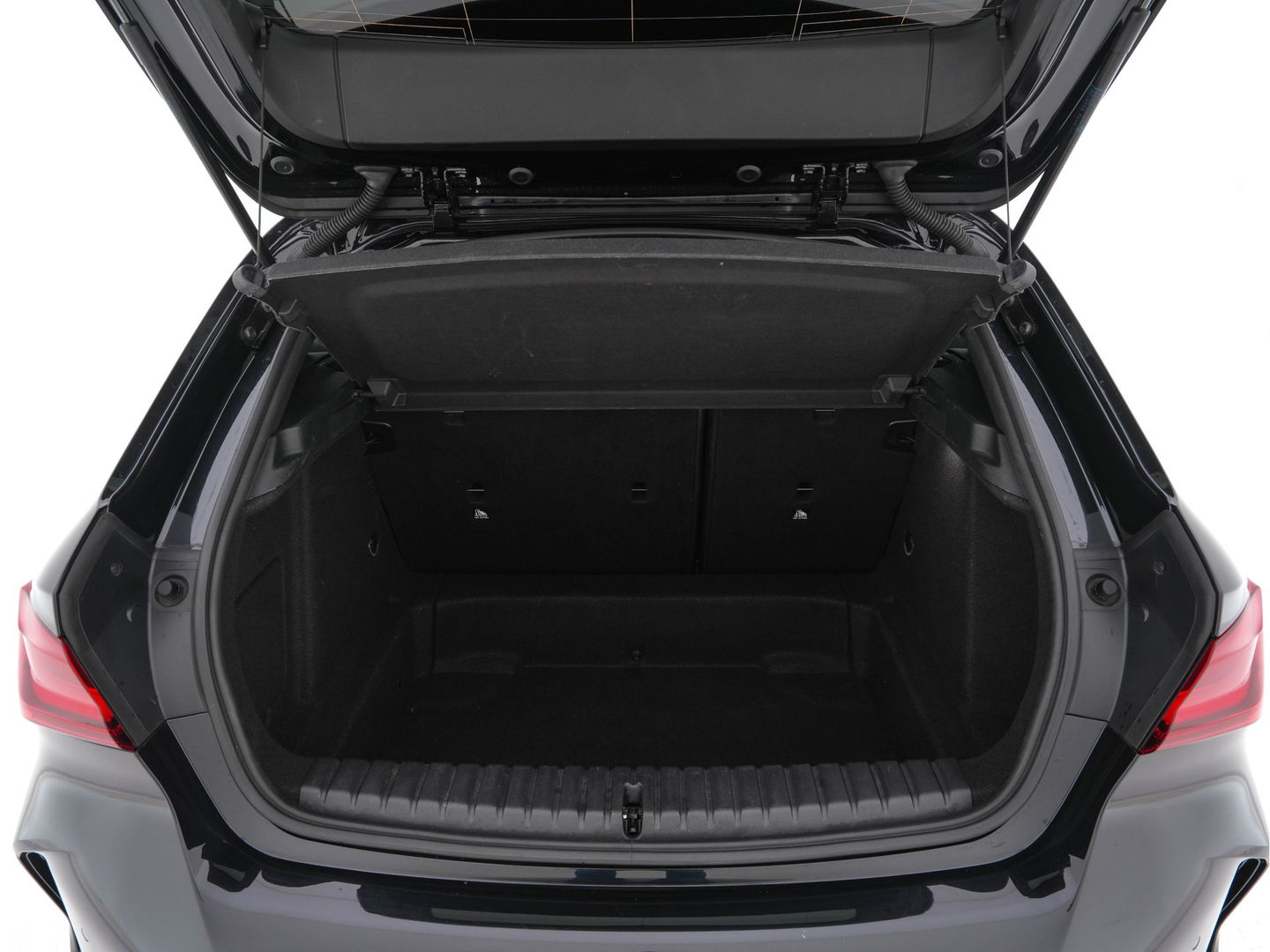 BMW 1-serie M135i xDrive M-Sportpack High Executive Aut. *ALCANTARA-MICROFIBRE | FULL-LED | HEATED-SPORTSEATS | SHIFT-PADDLES | DIGI-COCKPIT | HEAD-UP | NAVI-FULLMAP | DAB+ | PRIVACY-GLASS | AMBIENT-LIGHT | CARBON-INLAY | CARPLAY | 19''ALU*