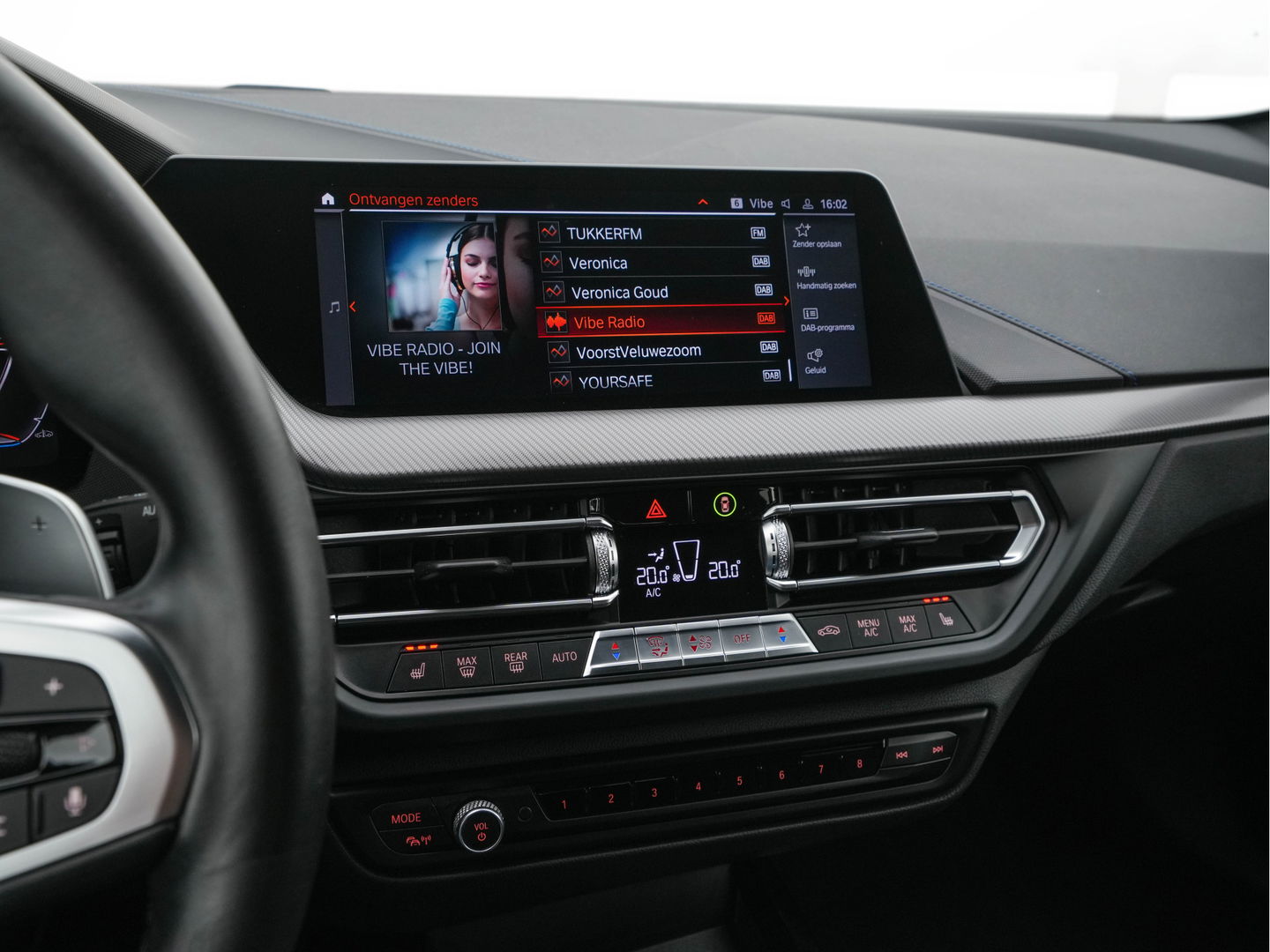 BMW 1-serie M135i xDrive M-Sportpack High Executive Aut. *ALCANTARA-MICROFIBRE | FULL-LED | HEATED-SPORTSEATS | SHIFT-PADDLES | DIGI-COCKPIT | HEAD-UP | NAVI-FULLMAP | DAB+ | PRIVACY-GLASS | AMBIENT-LIGHT | CARBON-INLAY | CARPLAY | 19''ALU*