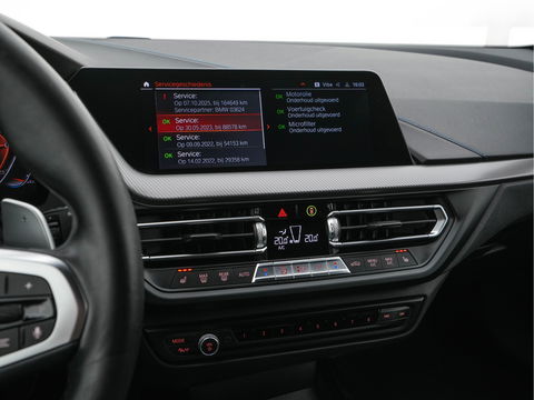 BMW 1-serie M135i xDrive M-Sportpack High Executive Aut. *ALCANTARA-MICROFIBRE | FULL-LED | HEATED-SPORTSEATS | SHIFT-PADDLES | DIGI-COCKPIT | HEAD-UP | NAVI-FULLMAP | DAB+ | PRIVACY-GLASS | AMBIENT-LIGHT | CARBON-INLAY | CARPLAY | 19''ALU*