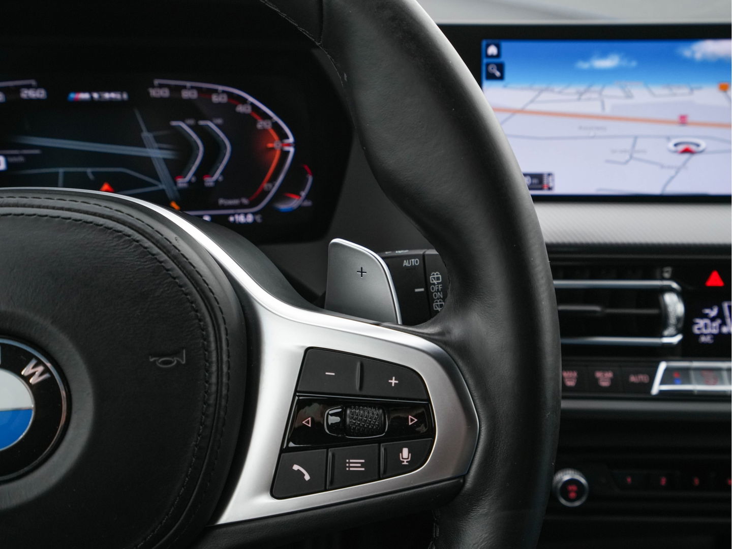 BMW 1-serie M135i xDrive M-Sportpack High Executive Aut. *ALCANTARA-MICROFIBRE | FULL-LED | HEATED-SPORTSEATS | SHIFT-PADDLES | DIGI-COCKPIT | HEAD-UP | NAVI-FULLMAP | DAB+ | PRIVACY-GLASS | AMBIENT-LIGHT | CARBON-INLAY | CARPLAY | 19''ALU*