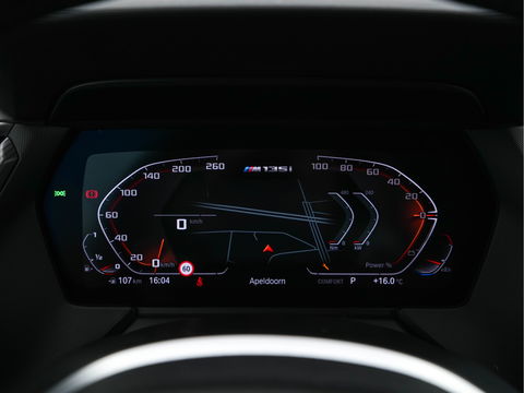 BMW 1-serie M135i xDrive M-Sportpack High Executive Aut. *ALCANTARA-MICROFIBRE | FULL-LED | HEATED-SPORTSEATS | SHIFT-PADDLES | DIGI-COCKPIT | HEAD-UP | NAVI-FULLMAP | DAB+ | PRIVACY-GLASS | AMBIENT-LIGHT | CARBON-INLAY | CARPLAY | 19''ALU*