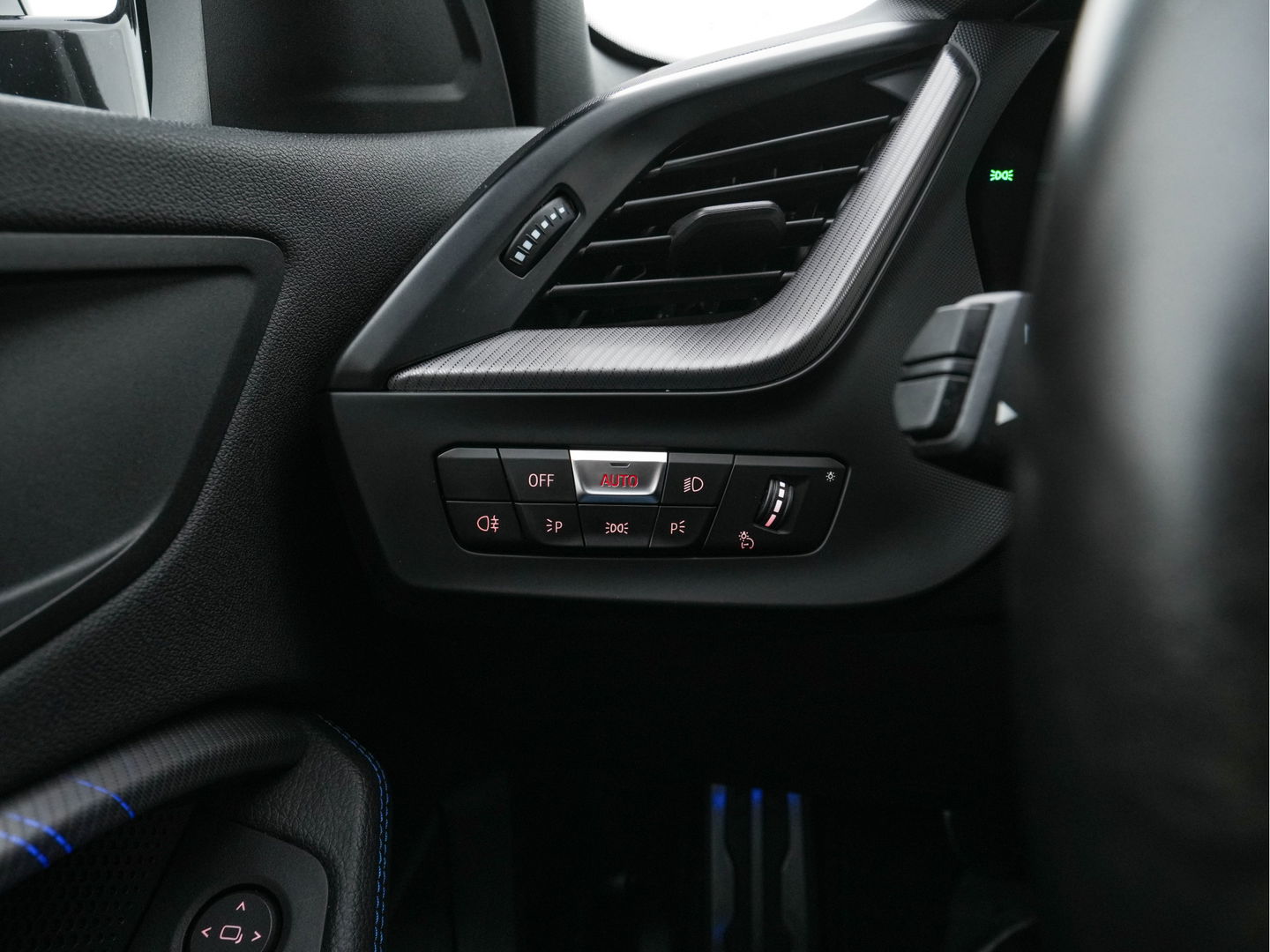 BMW 1-serie M135i xDrive M-Sportpack High Executive Aut. *ALCANTARA-MICROFIBRE | FULL-LED | HEATED-SPORTSEATS | SHIFT-PADDLES | DIGI-COCKPIT | HEAD-UP | NAVI-FULLMAP | DAB+ | PRIVACY-GLASS | AMBIENT-LIGHT | CARBON-INLAY | CARPLAY | 19''ALU*