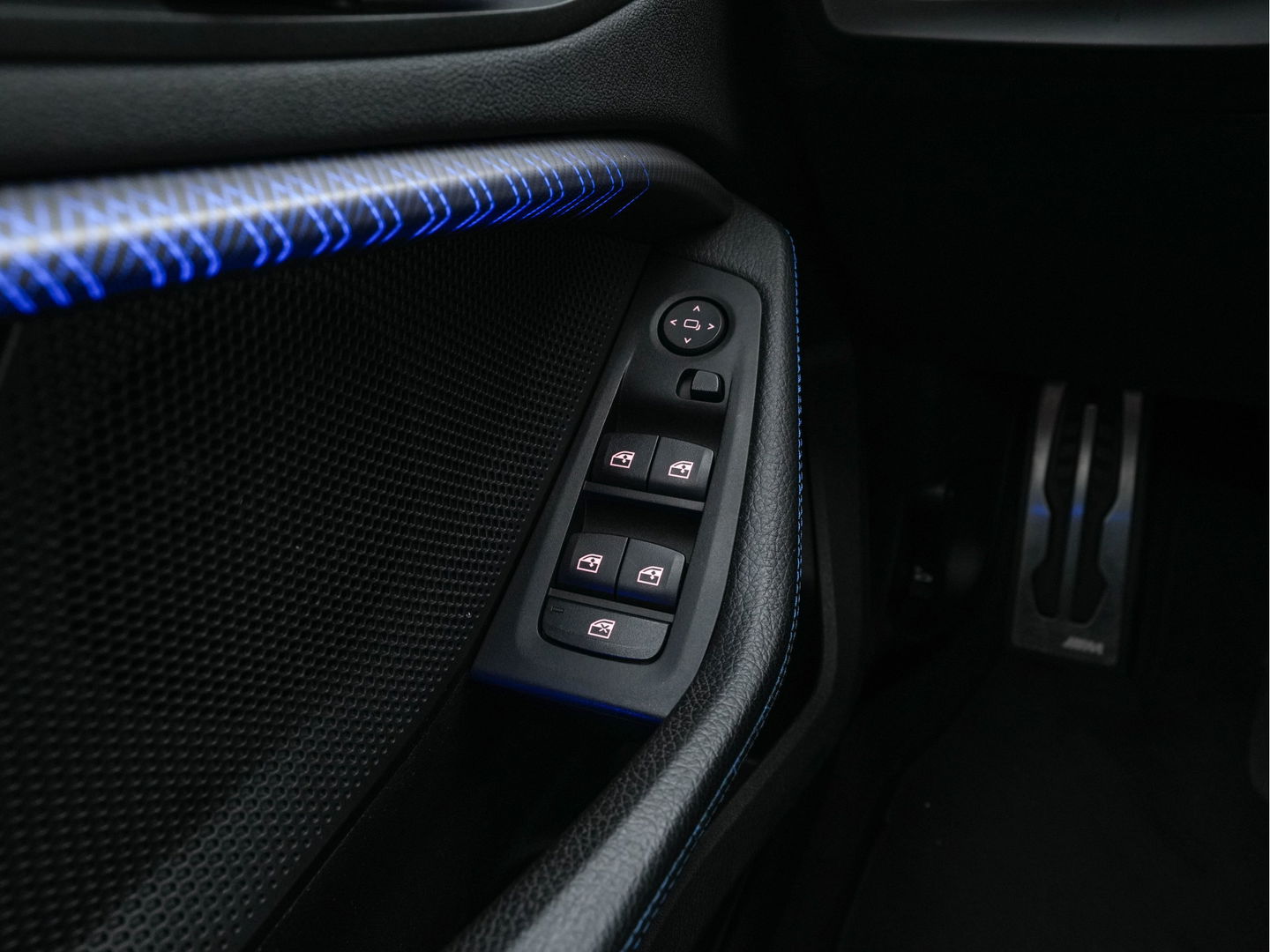 BMW 1-serie M135i xDrive M-Sportpack High Executive Aut. *ALCANTARA-MICROFIBRE | FULL-LED | HEATED-SPORTSEATS | SHIFT-PADDLES | DIGI-COCKPIT | HEAD-UP | NAVI-FULLMAP | DAB+ | PRIVACY-GLASS | AMBIENT-LIGHT | CARBON-INLAY | CARPLAY | 19''ALU*