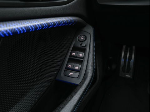 BMW 1-serie M135i xDrive M-Sportpack High Executive Aut. *ALCANTARA-MICROFIBRE | FULL-LED | HEATED-SPORTSEATS | SHIFT-PADDLES | DIGI-COCKPIT | HEAD-UP | NAVI-FULLMAP | DAB+ | PRIVACY-GLASS | AMBIENT-LIGHT | CARBON-INLAY | CARPLAY | 19''ALU*