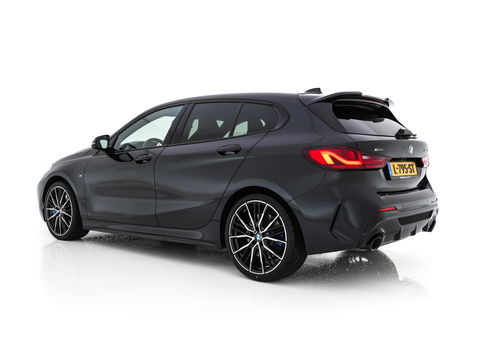 BMW 1-serie M135i xDrive M-Sportpack High Executive Aut. *ALCANTARA-MICROFIBRE | FULL-LED | HEATED-SPORTSEATS | SHIFT-PADDLES | DIGI-COCKPIT | HEAD-UP | NAVI-FULLMAP | DAB+ | PRIVACY-GLASS | AMBIENT-LIGHT | CARBON-INLAY | CARPLAY | 19''ALU*