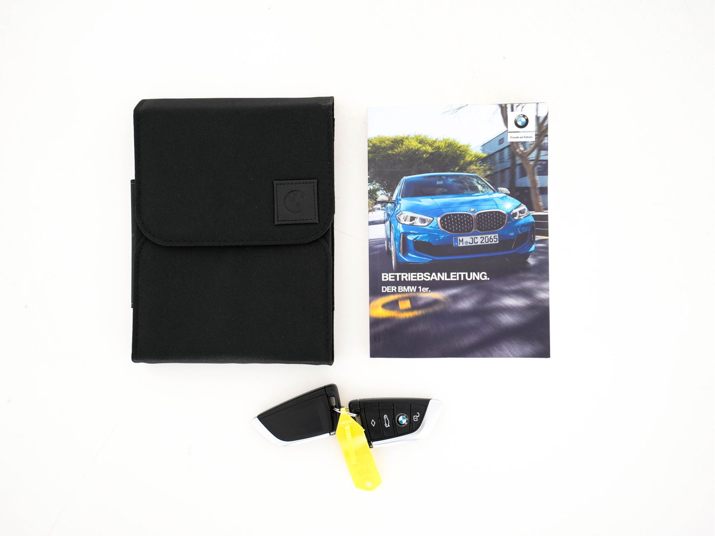 BMW 1-serie M135i xDrive M-Sportpack High Executive Aut. *ALCANTARA-MICROFIBRE | FULL-LED | HEATED-SPORTSEATS | SHIFT-PADDLES | DIGI-COCKPIT | HEAD-UP | NAVI-FULLMAP | DAB+ | PRIVACY-GLASS | AMBIENT-LIGHT | CARBON-INLAY | CARPLAY | 19''ALU*