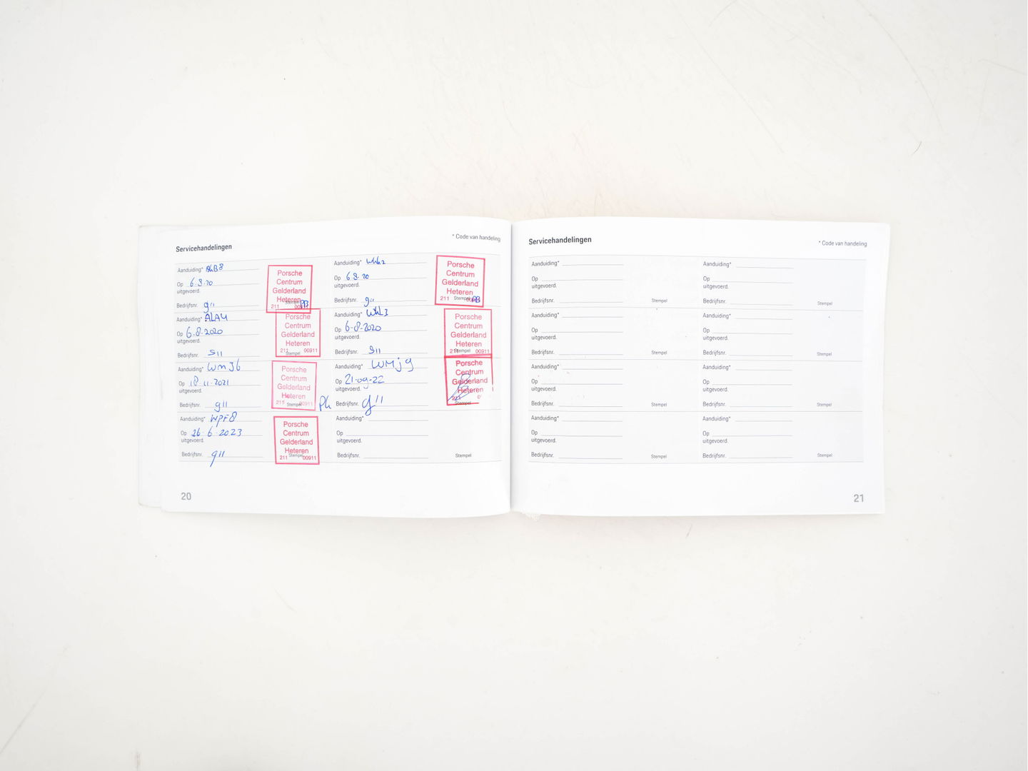 Porsche Cayenne 4.0 Turbo Coupé Aut. *CERAMIC-BRAKES | HEAD-UP | CARBON-PACK | NIGHT-VISION | ADAPTIVE-CRUISE | BLIND-SPOT | SOFT-CLOSE | BURMESTER | LEATHER-FABRIC | MEMORY-PACK | HEATED-SPORTSEATS | TOP-VIEW | KEYLESS | F