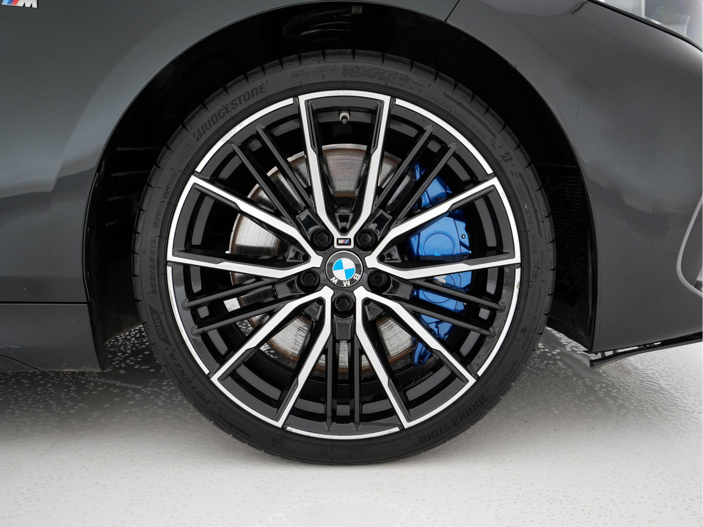 BMW 1-serie M135i xDrive M-Sportpack High Executive Aut. *ALCANTARA-MICROFIBRE | FULL-LED | HEATED-SPORTSEATS | SHIFT-PADDLES | DIGI-COCKPIT | HEAD-UP | NAVI-FULLMAP | DAB+ | PRIVACY-GLASS | AMBIENT-LIGHT | CARBON-INLAY | CARPLAY | 19''ALU*