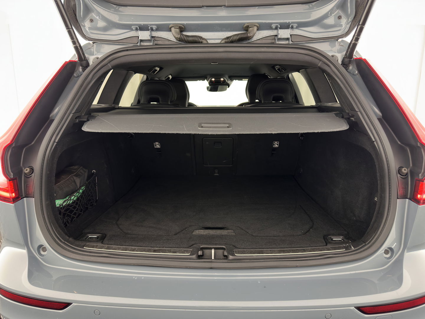 Volvo V60 2.0 B3 R-Design (INCL.BTW) *LEATHER-FABRIC | FULL-LED | MEMORY-PACK | HEATED-SPORTSEATS | LANE-ASSIST | NAVI-FULLMAP | CAMERA | DAB+ | PRIVACY-GLASS | ECC | PDC | 19''ALU*