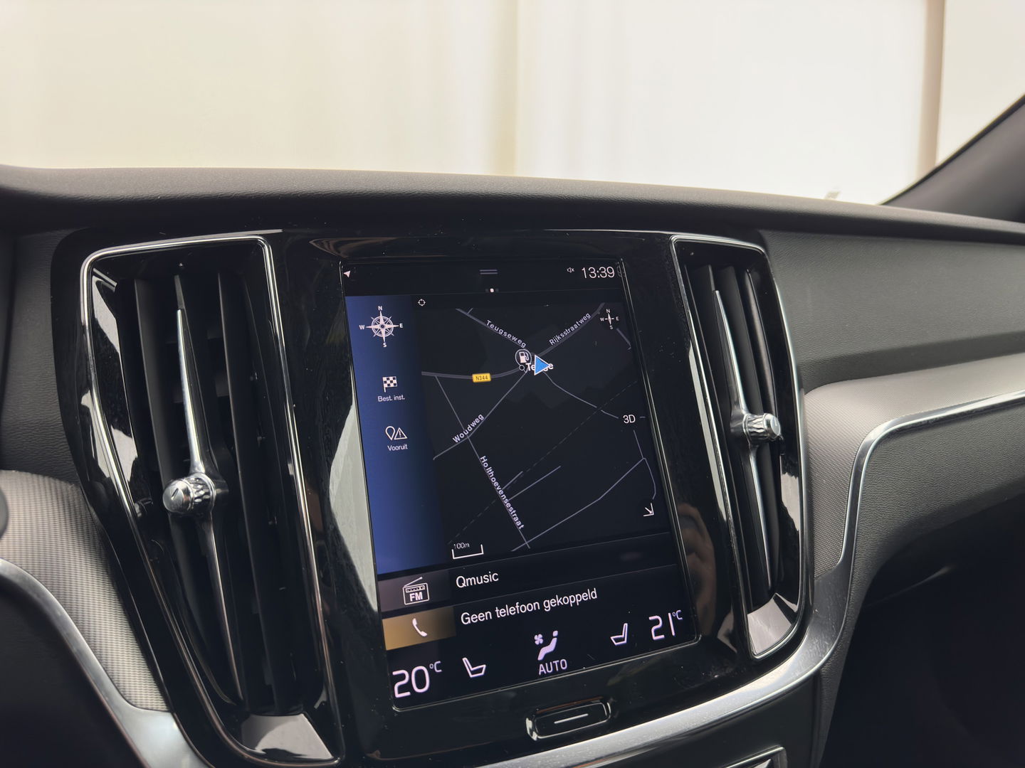 Volvo V60 2.0 B3 R-Design (INCL.BTW) *LEATHER-FABRIC | FULL-LED | MEMORY-PACK | HEATED-SPORTSEATS | LANE-ASSIST | NAVI-FULLMAP | CAMERA | DAB+ | PRIVACY-GLASS | ECC | PDC | 19''ALU*