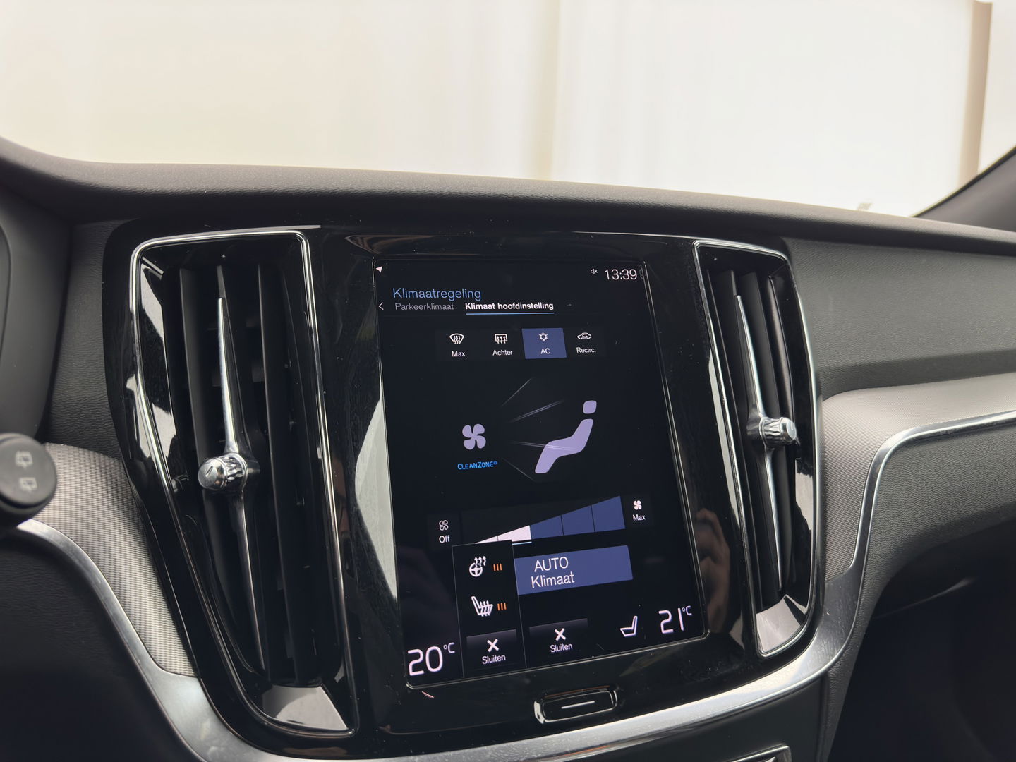 Volvo V60 2.0 B3 R-Design (INCL.BTW) *LEATHER-FABRIC | FULL-LED | MEMORY-PACK | HEATED-SPORTSEATS | LANE-ASSIST | NAVI-FULLMAP | CAMERA | DAB+ | PRIVACY-GLASS | ECC | PDC | 19''ALU*