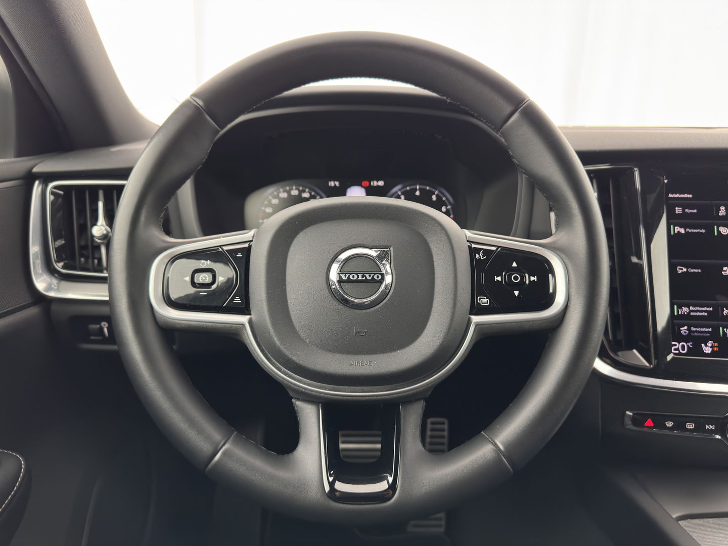 Volvo V60 2.0 B3 R-Design (INCL.BTW) *LEATHER-FABRIC | FULL-LED | MEMORY-PACK | HEATED-SPORTSEATS | LANE-ASSIST | NAVI-FULLMAP | CAMERA | DAB+ | PRIVACY-GLASS | ECC | PDC | 19''ALU*