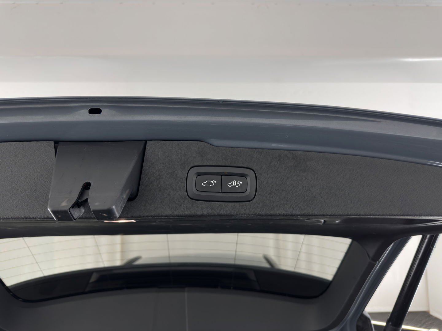 Volvo V60 2.0 B3 R-Design (INCL.BTW) *LEATHER-FABRIC | FULL-LED | MEMORY-PACK | HEATED-SPORTSEATS | LANE-ASSIST | NAVI-FULLMAP | CAMERA | DAB+ | PRIVACY-GLASS | ECC | PDC | 19''ALU*