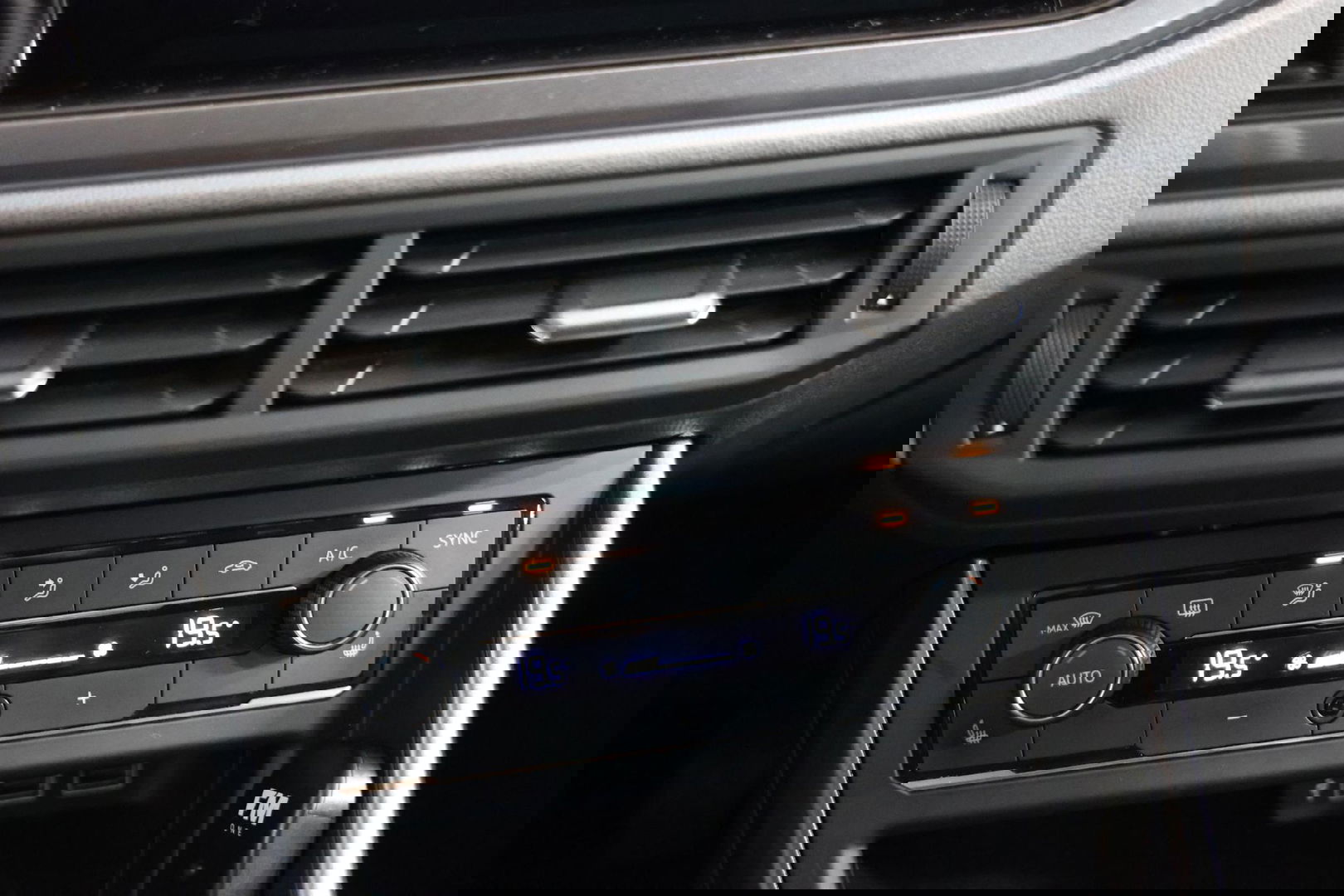 Volkswagen Polo 1.0 TSI PDC APPLE CARPLAY CLIMATE CONTROL