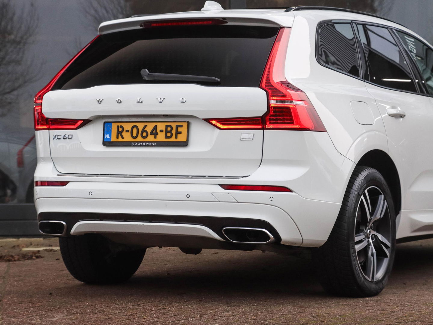Volvo XC60 T6 Recharge AWD R-Design Leder Pano BLIS Harman Kardon