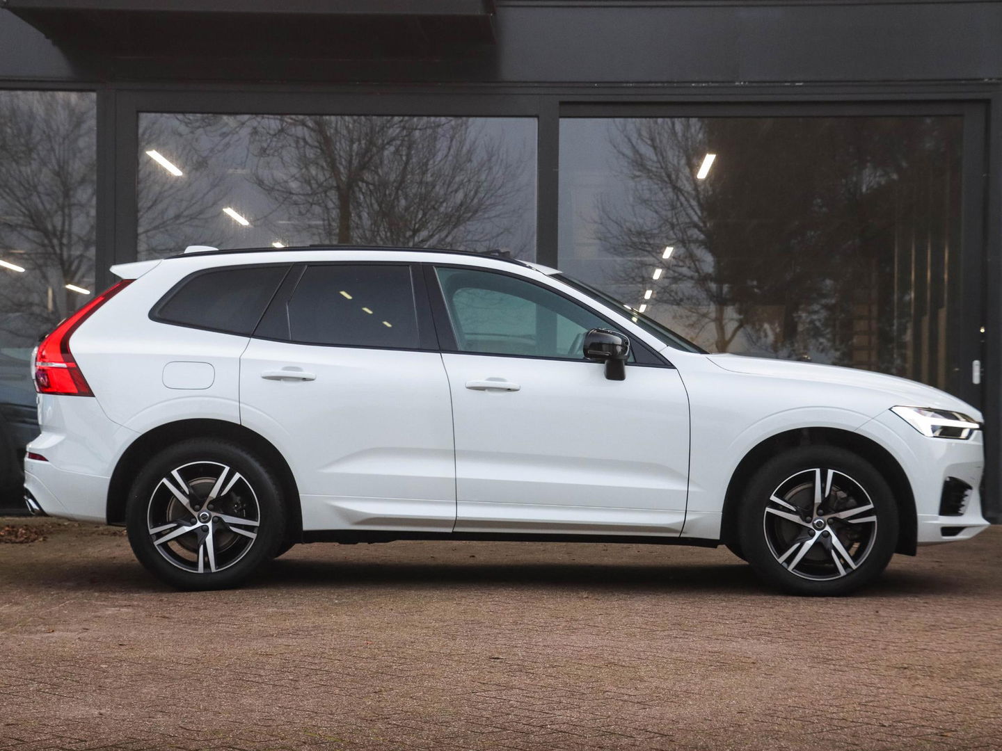 Volvo XC60 T6 Recharge AWD R-Design Leder Pano BLIS Harman Kardon