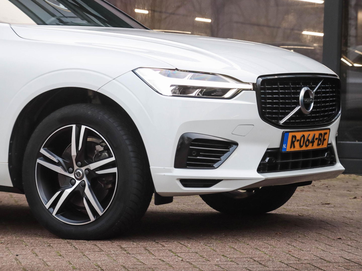 Volvo XC60 T6 Recharge AWD R-Design Leder Pano BLIS Harman Kardon