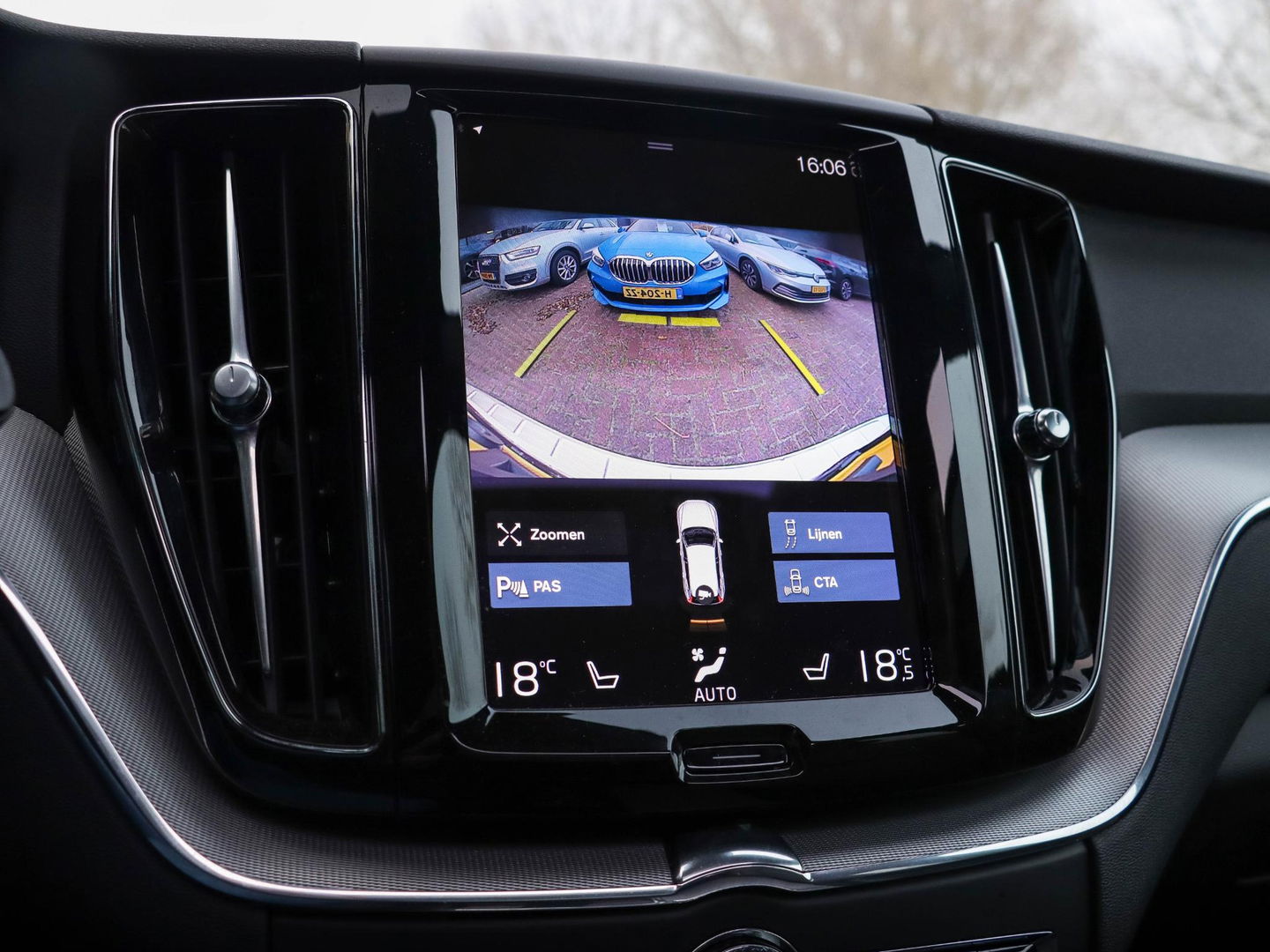 Volvo XC60 T6 Recharge AWD R-Design Leder Pano BLIS Harman Kardon