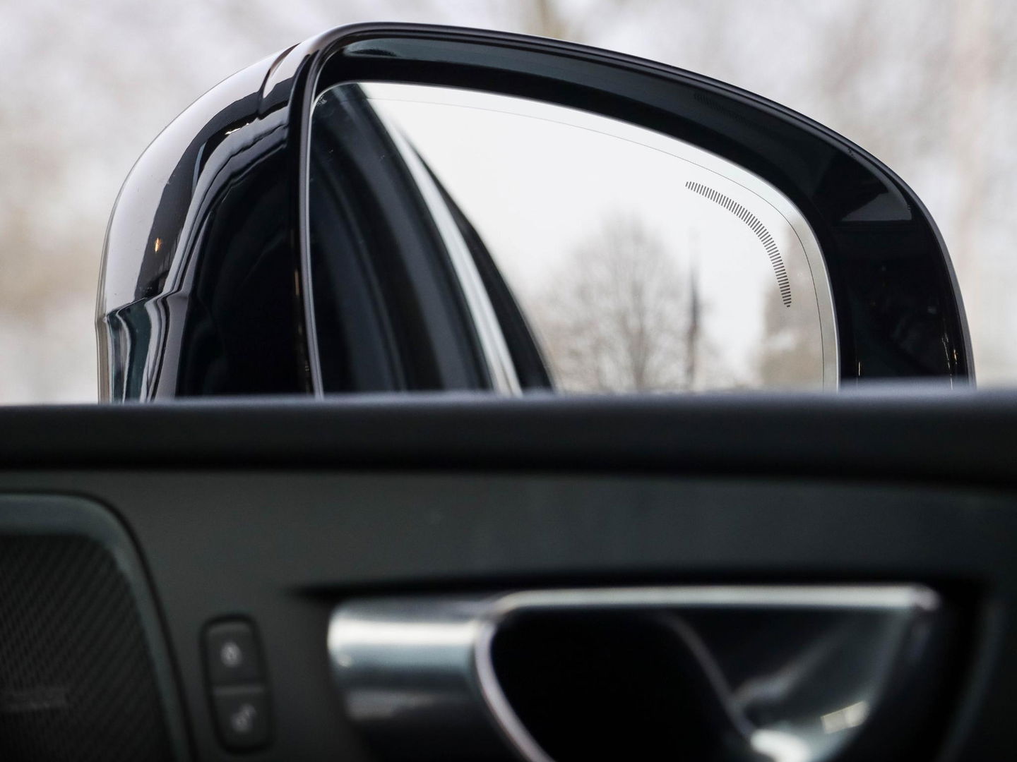 Volvo XC60 T6 Recharge AWD R-Design Leder Pano BLIS Harman Kardon