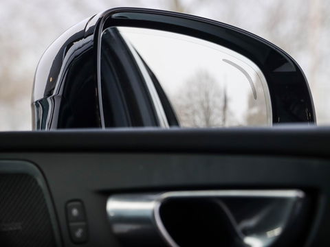 Volvo XC60 T6 Recharge AWD R-Design Leder Pano BLIS Harman Kardon