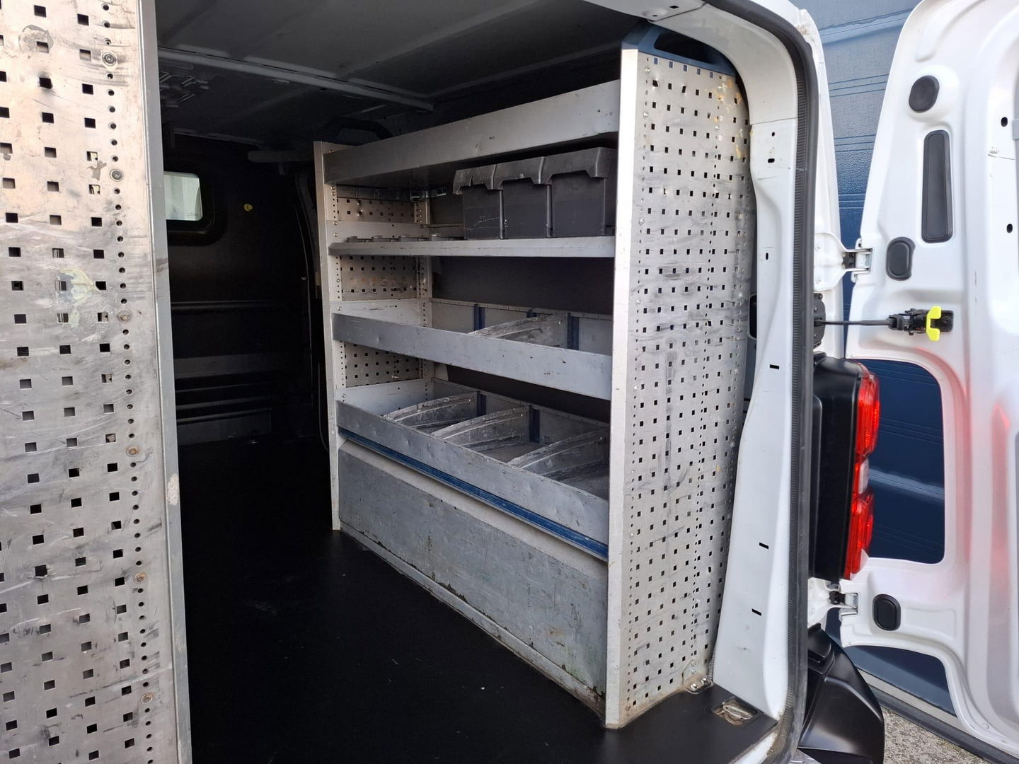 Opel Vivaro 2.0 CDTI L3H1 Edition AIRCO / CRUISE CONTROLE / NAVI / CARPLAY / TREKHAAK / KASTEN INRICHTING