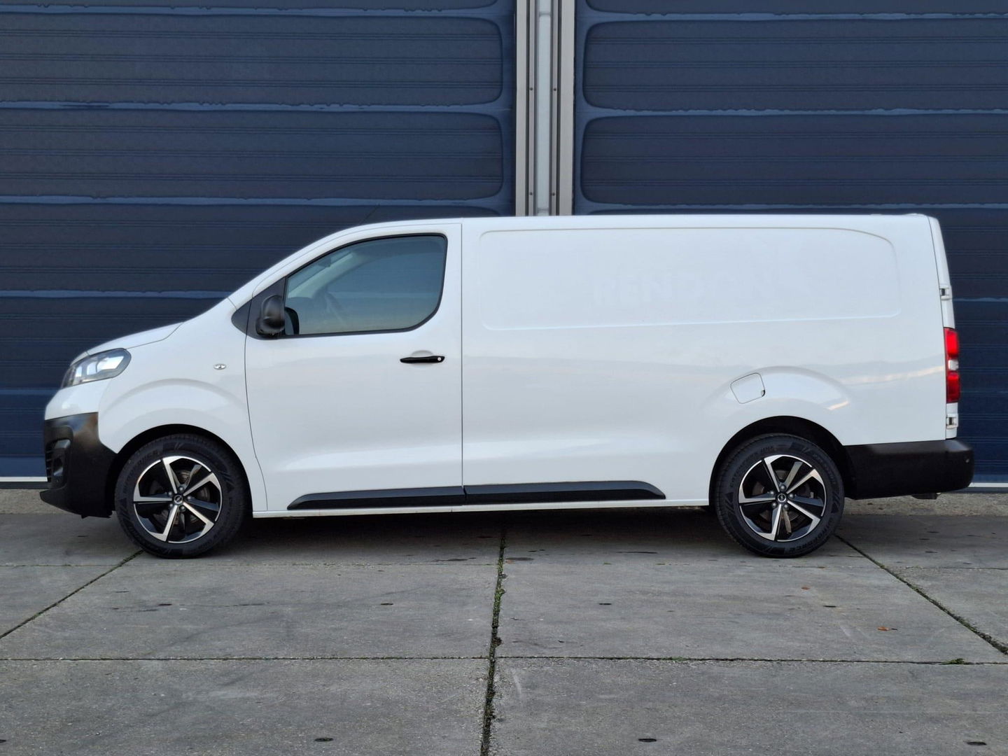 Opel Vivaro 2.0 CDTI L3H1 Edition AIRCO / CRUISE CONTROLE / NAVI / CARPLAY / TREKHAAK / KASTEN INRICHTING