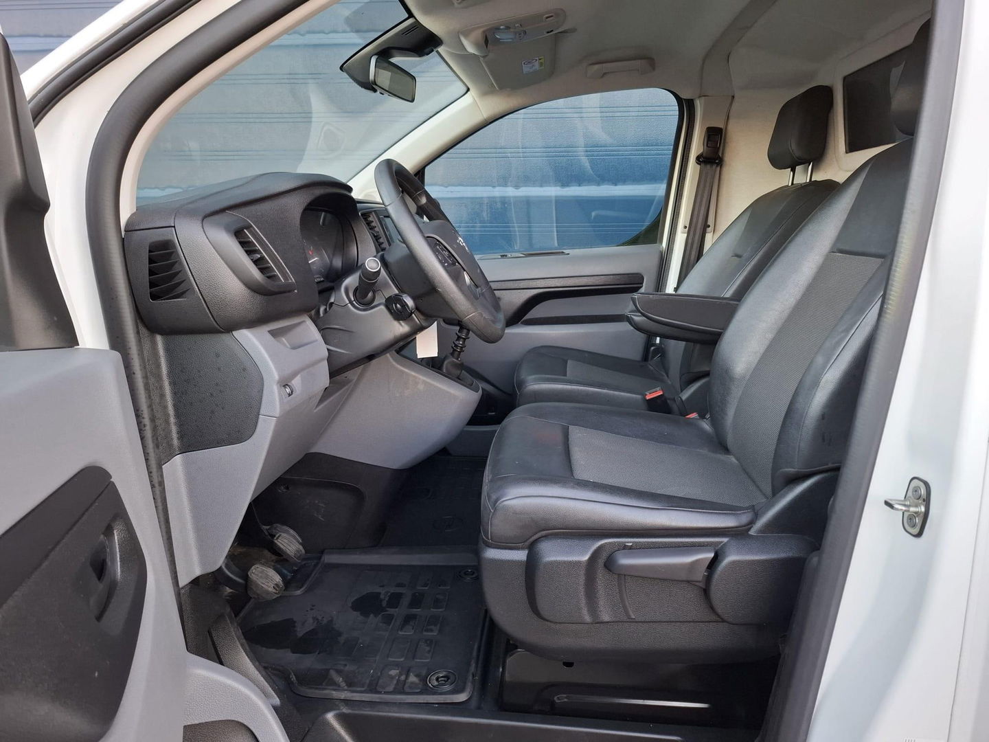 Opel Vivaro 2.0 CDTI L3H1 Edition AIRCO / CRUISE CONTROLE / NAVI / CARPLAY / TREKHAAK / KASTEN INRICHTING