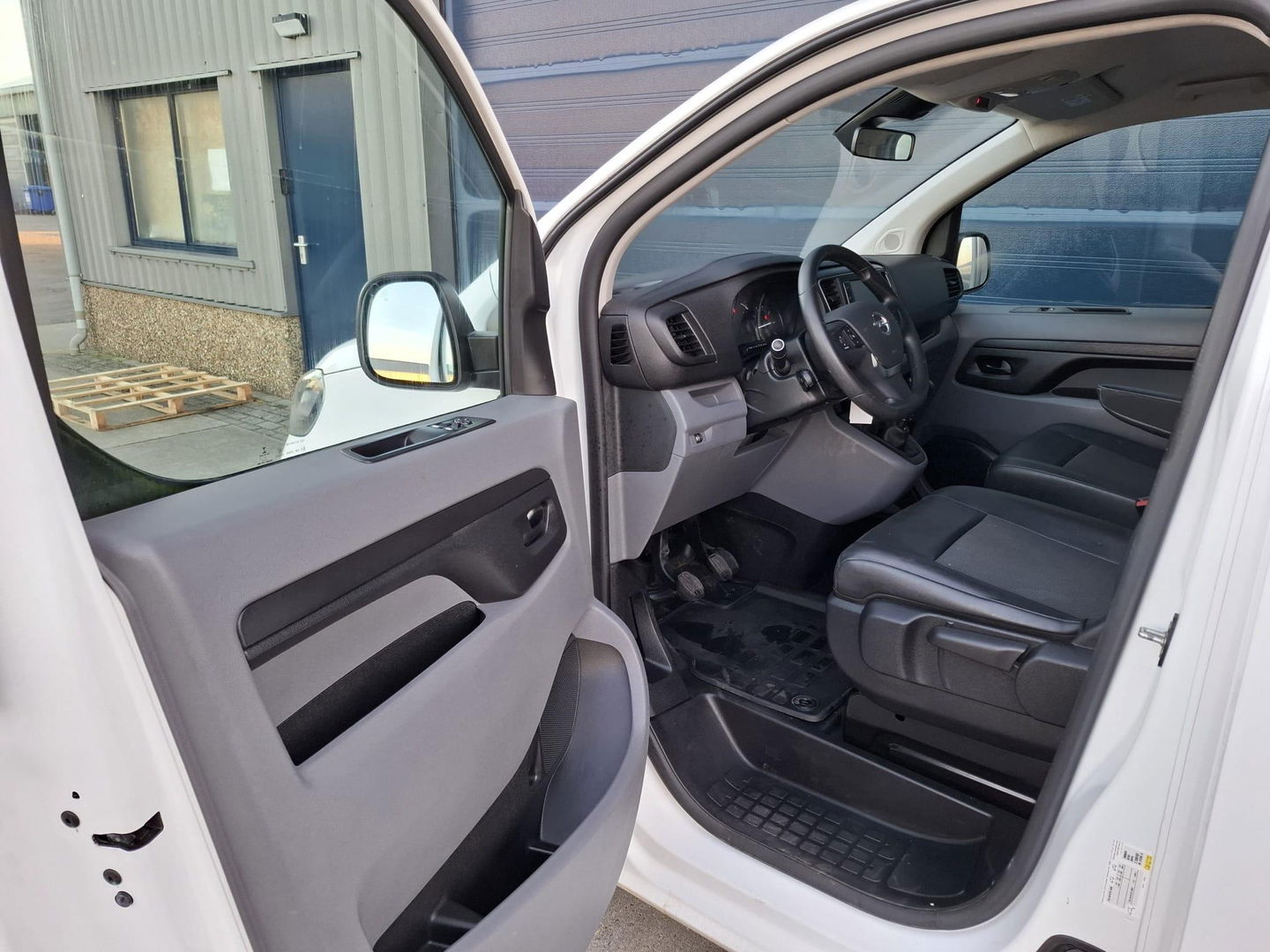 Opel Vivaro 2.0 CDTI L3H1 Edition AIRCO / CRUISE CONTROLE / NAVI / CARPLAY / TREKHAAK / KASTEN INRICHTING