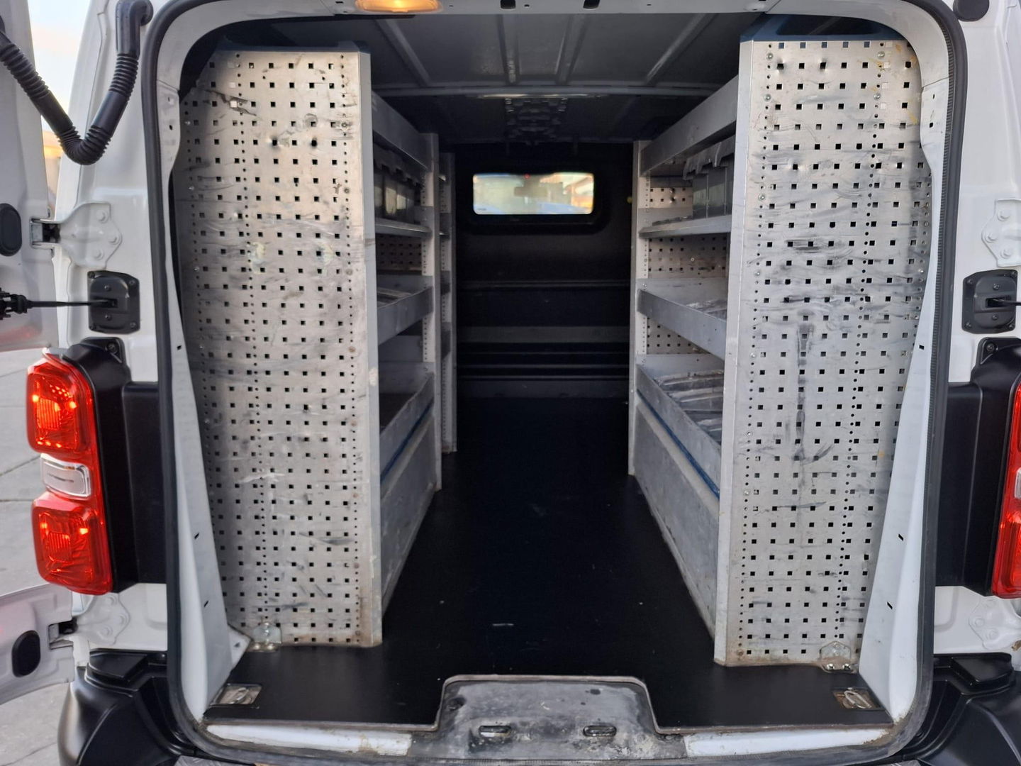 Opel Vivaro 2.0 CDTI L3H1 Edition AIRCO / CRUISE CONTROLE / NAVI / CARPLAY / TREKHAAK / KASTEN INRICHTING