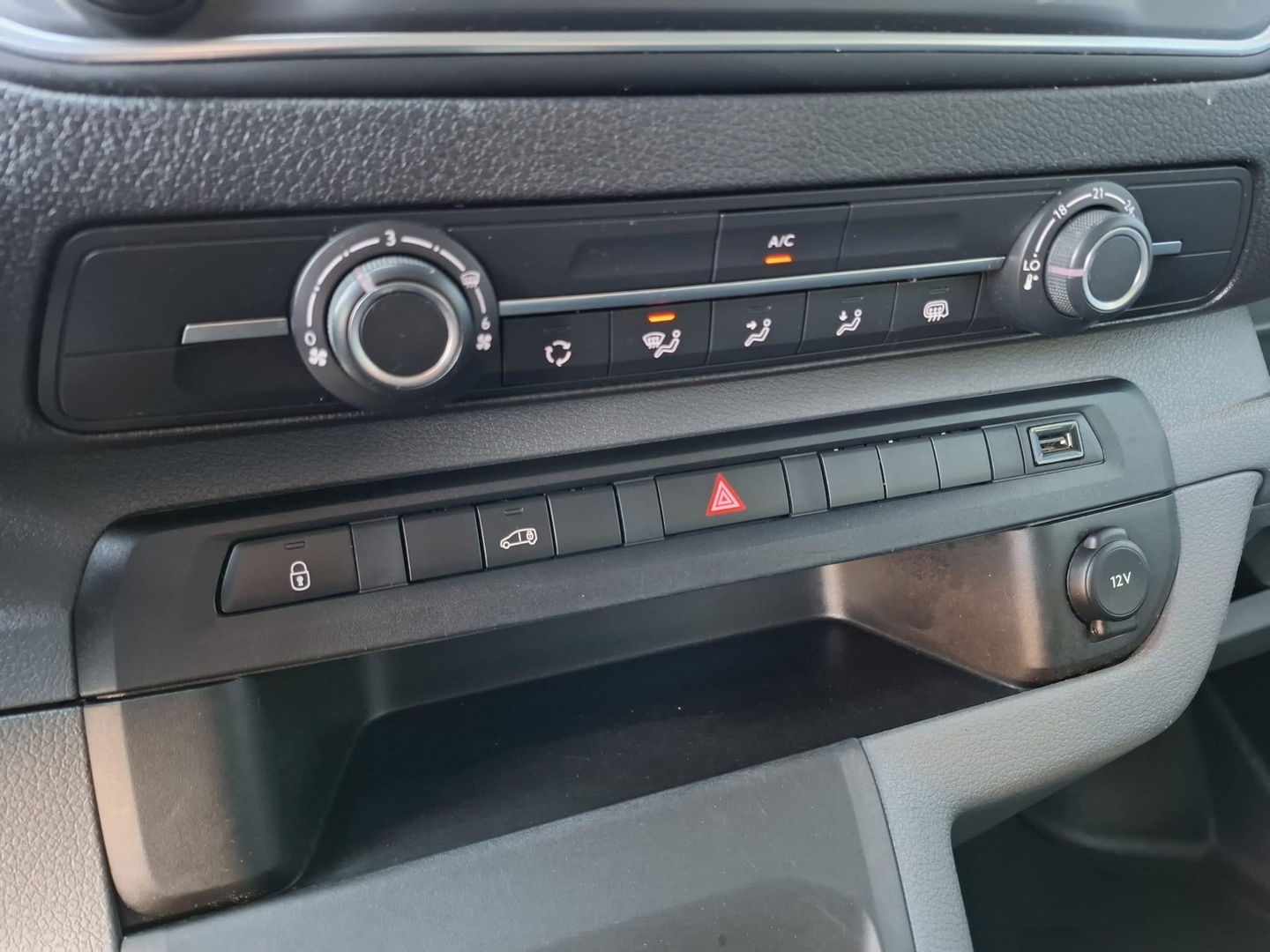 Opel Vivaro 2.0 CDTI L3H1 Edition AIRCO / CRUISE CONTROLE / NAVI / CARPLAY / TREKHAAK / KASTEN INRICHTING