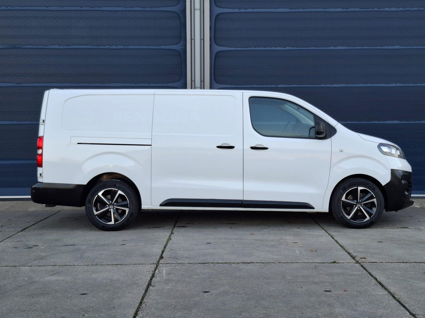 Opel Vivaro 2.0 CDTI L3H1 Edition AIRCO / CRUISE CONTROLE / NAVI / CARPLAY / TREKHAAK / KASTEN INRICHTING