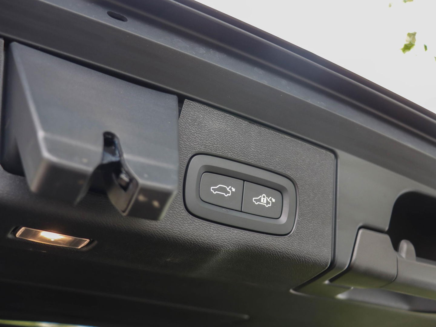 Volvo XC60 T8 AWD Plus Dark 455PK | 360 Cam | 20'' | Winterpakket