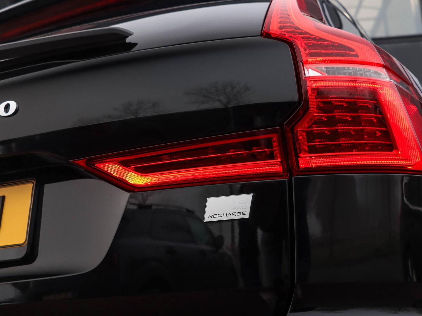 Volvo XC60 T8 AWD Plus Dark 455PK | 360 Cam | 20'' | Winterpakket