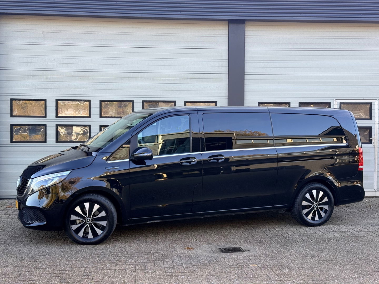 Mercedes-Benz EQV 300 90kWh SoH 96,2 % L3 Extra Lang - 8 Zits - Leder - elc. Schuif