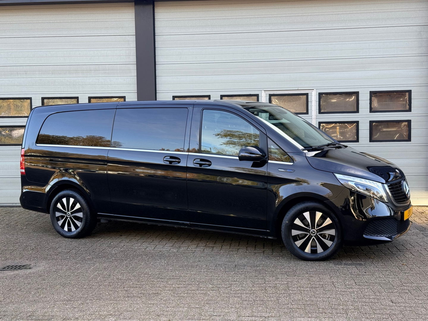 Mercedes-Benz EQV 300 90kWh SoH 96,2 % L3 Extra Lang - 8 Zits - Leder - elc. Schuif