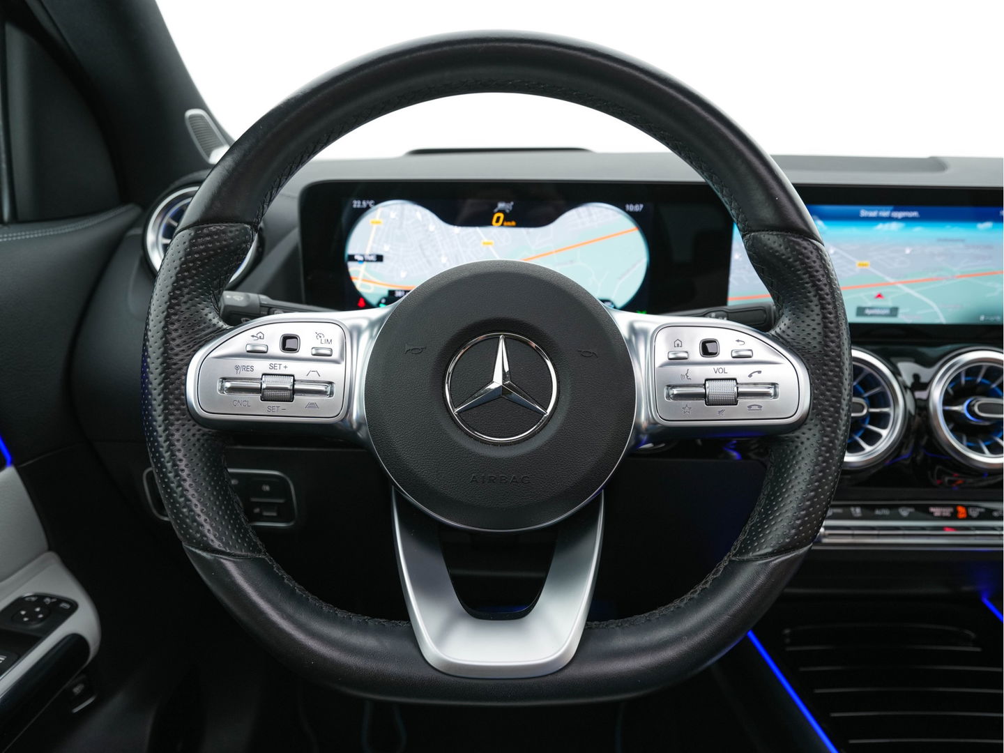 Mercedes-Benz EQA 250 Edition-1 Sport-Pack 67 kWh [ 3-Fase ] {SOH-95% } *PANO | HEAD-UP | DISTRONIC-PLUS | BURMESTER-AUDIO | WIDE-SCREEN-DIGI-COCKPIT | FULL-LED | FUFLL-LEATHER | MEMORY-PACK | TOP-VIEW | NAVI-FULLMAP | DAB+ | KEYLESS | HEATED-SPORTSEAT