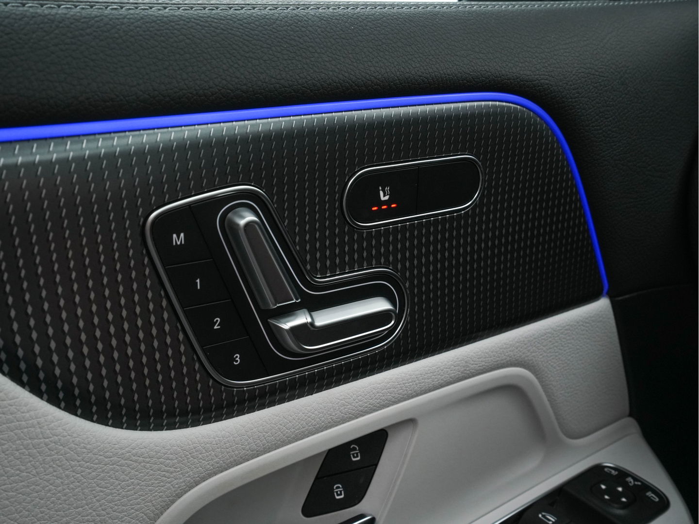 Mercedes-Benz EQA 250 Edition-1 Sport-Pack 67 kWh [ 3-Fase ] *PANO | HEAD-UP | DISTRONIC-PLUS | BURMESTER-AUDIO | WIDE-SCREEN-DIGI-COCKPIT | FULL-LED | FUFLL-LEATHER | MEMORY-PACK | TOP-VIEW | NAVI-FULLMAP | DAB+ | KEYLESS | HEATED-SPORTSEAT