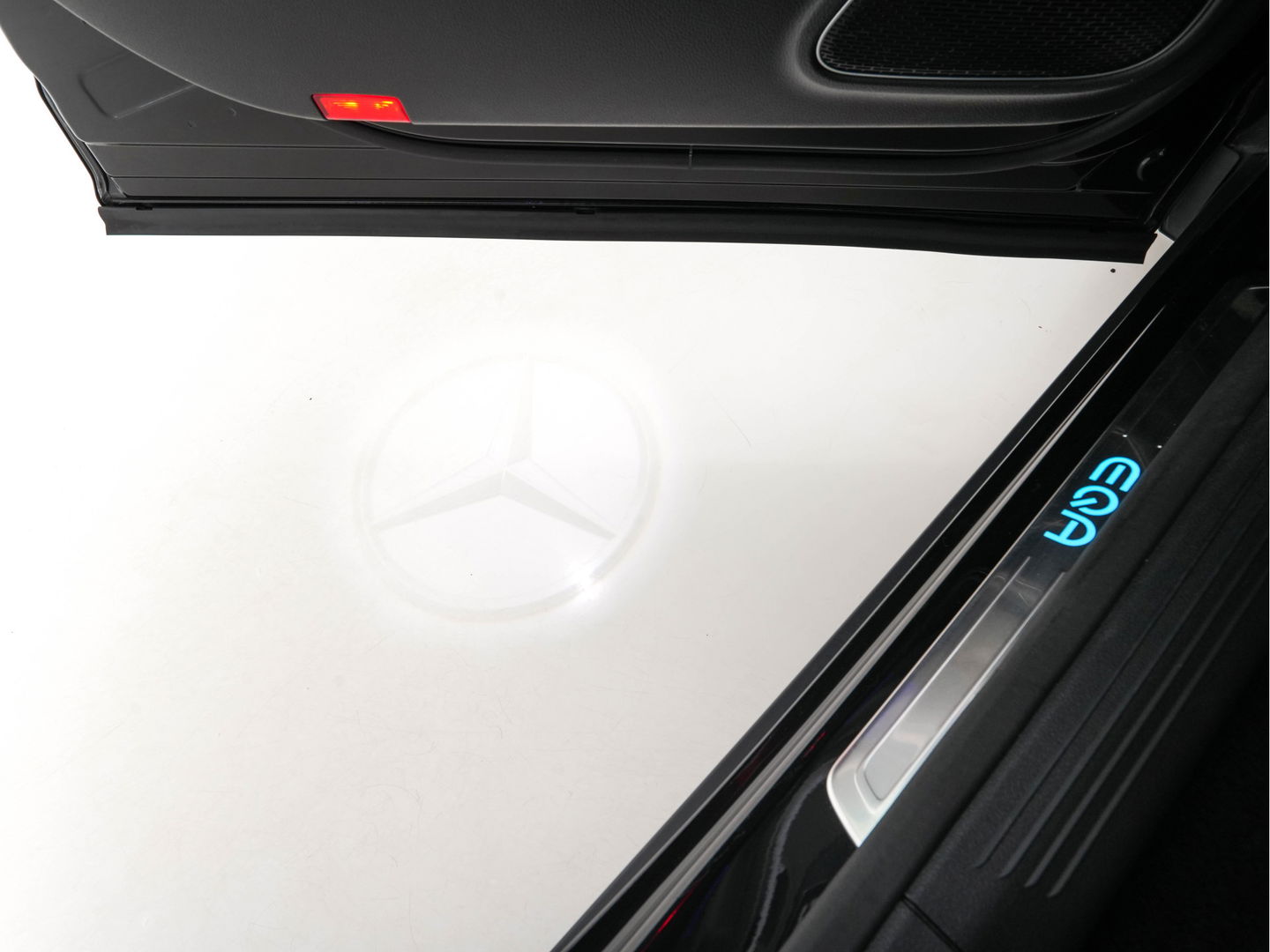 Mercedes-Benz EQA 250 Edition-1 Sport-Pack 67 kWh [ 3-Fase ] {SOH-95% } *PANO | HEAD-UP | DISTRONIC-PLUS | BURMESTER-AUDIO | WIDE-SCREEN-DIGI-COCKPIT | FULL-LED | FUFLL-LEATHER | MEMORY-PACK | TOP-VIEW | NAVI-FULLMAP | DAB+ | KEYLESS | HEATED-SPORTSEAT