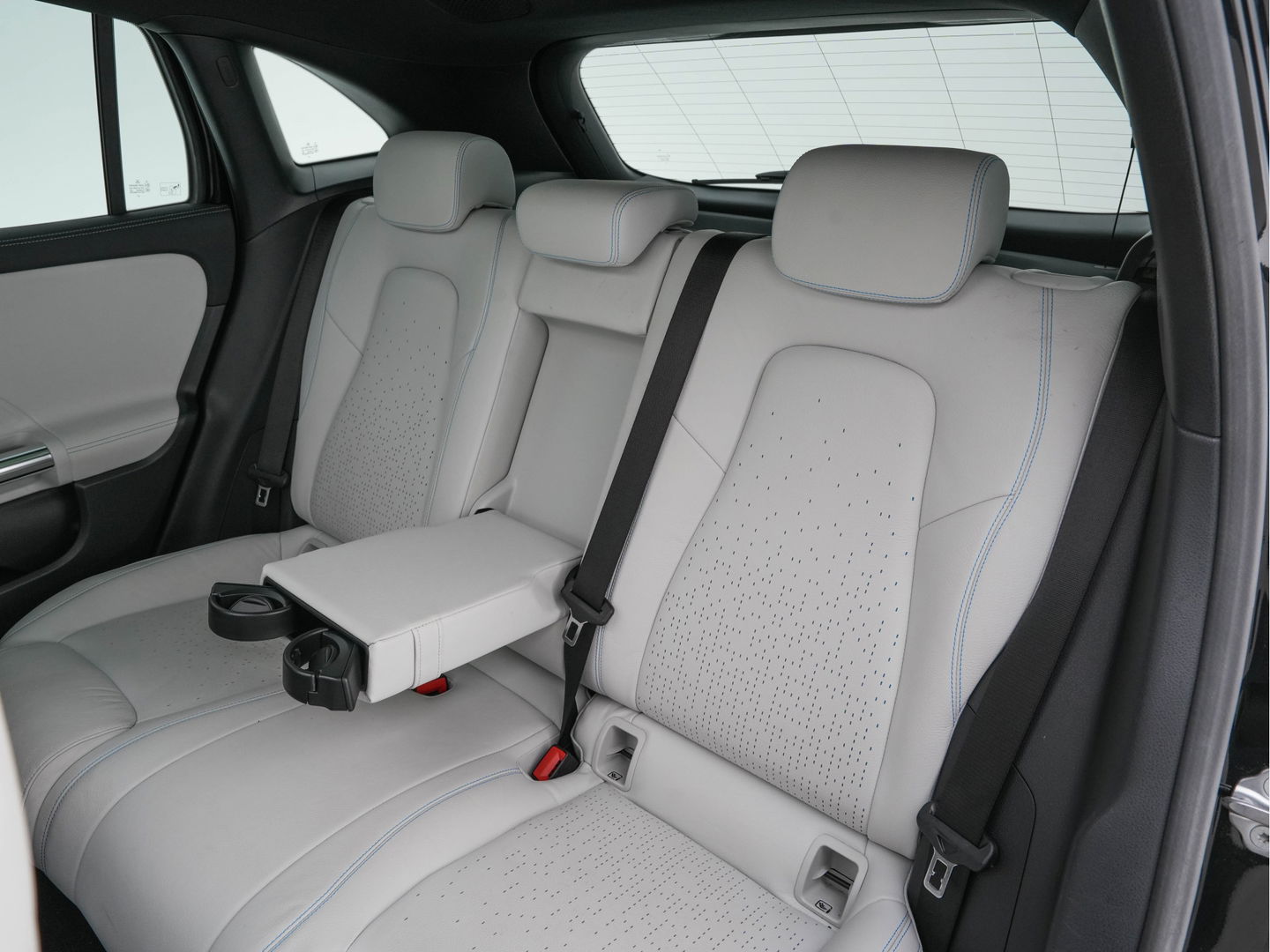 Mercedes-Benz EQA 250 Edition-1 Sport-Pack 67 kWh [ 3-Fase ] {SOH-95% } *PANO | HEAD-UP | DISTRONIC-PLUS | BURMESTER-AUDIO | WIDE-SCREEN-DIGI-COCKPIT | FULL-LED | FUFLL-LEATHER | MEMORY-PACK | TOP-VIEW | NAVI-FULLMAP | DAB+ | KEYLESS | HEATED-SPORTSEAT