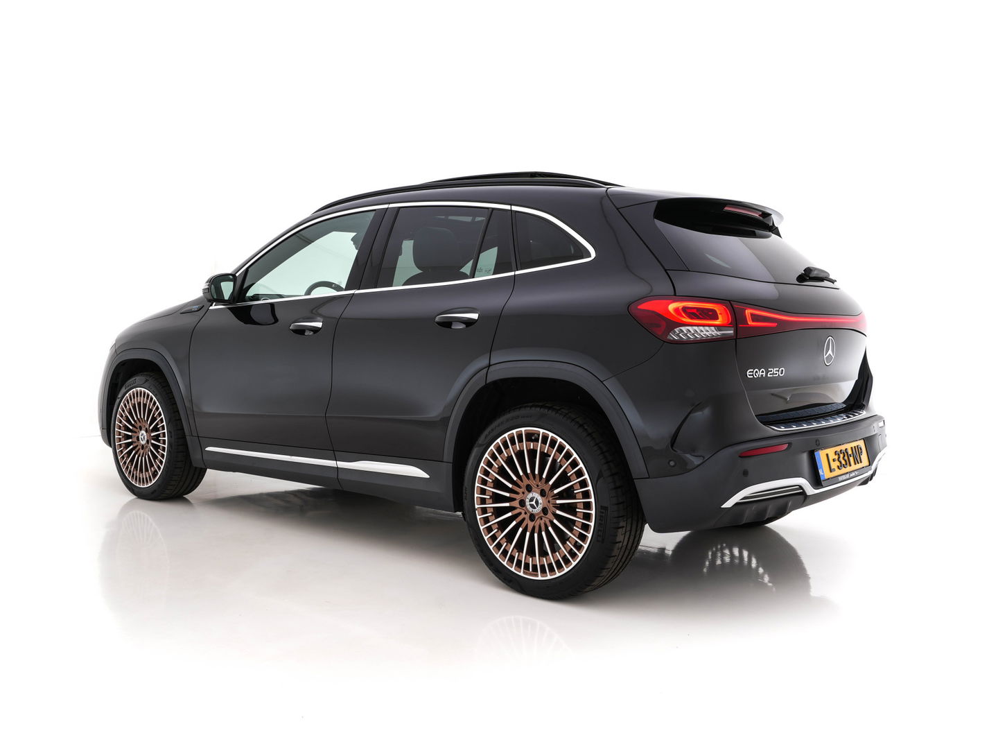 Mercedes-Benz EQA 250 Edition-1 Sport-Pack 67 kWh [ 3-Fase ] {SOH-95% } *PANO | HEAD-UP | DISTRONIC-PLUS | BURMESTER-AUDIO | WIDE-SCREEN-DIGI-COCKPIT | FULL-LED | FUFLL-LEATHER | MEMORY-PACK | TOP-VIEW | NAVI-FULLMAP | DAB+ | KEYLESS | HEATED-SPORTSEAT