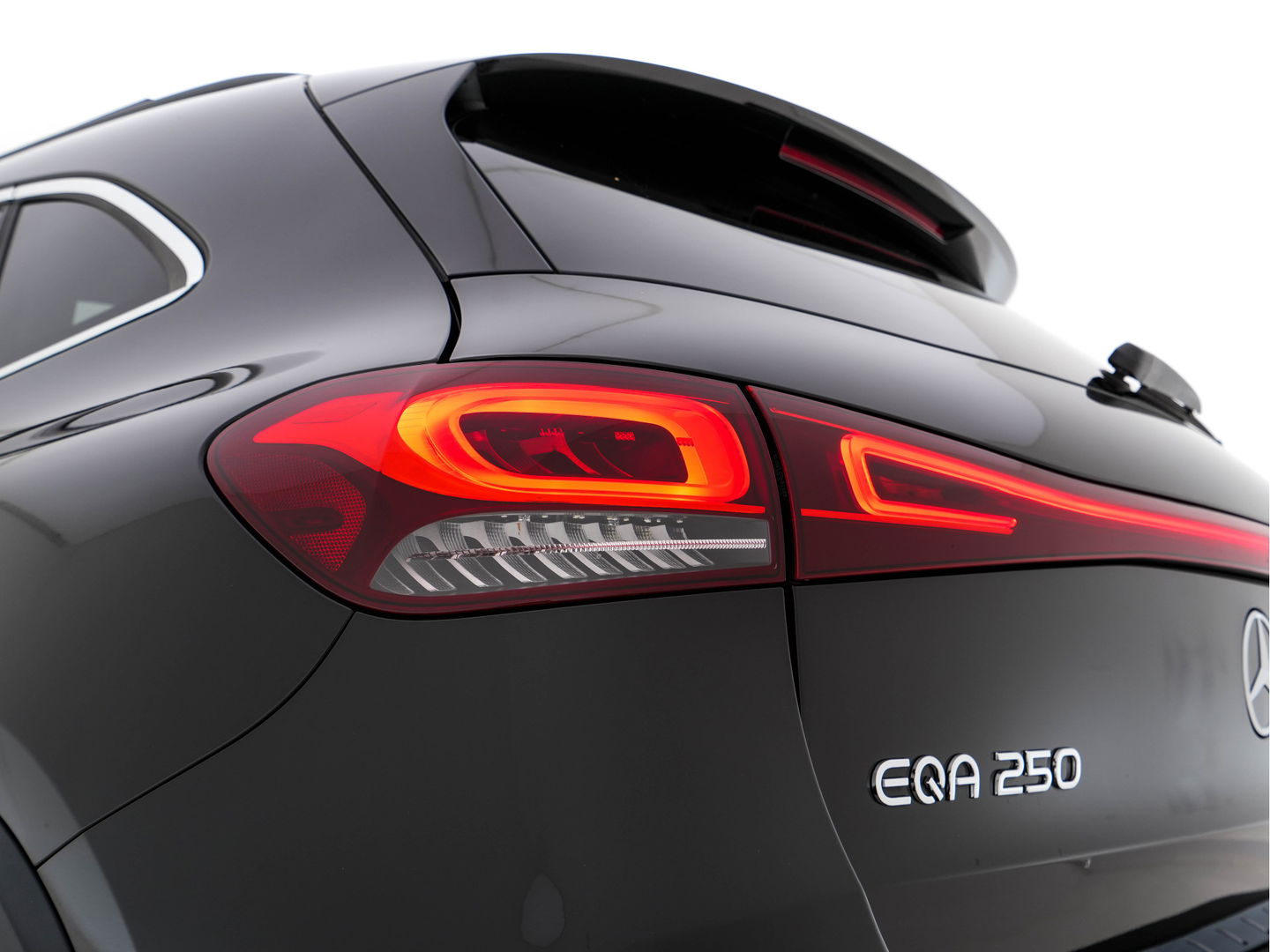 Mercedes-Benz EQA 250 Edition-1 Sport-Pack 67 kWh [ 3-Fase ] {SOH-95% } *PANO | HEAD-UP | DISTRONIC-PLUS | BURMESTER-AUDIO | WIDE-SCREEN-DIGI-COCKPIT | FULL-LED | FUFLL-LEATHER | MEMORY-PACK | TOP-VIEW | NAVI-FULLMAP | DAB+ | KEYLESS | HEATED-SPORTSEAT