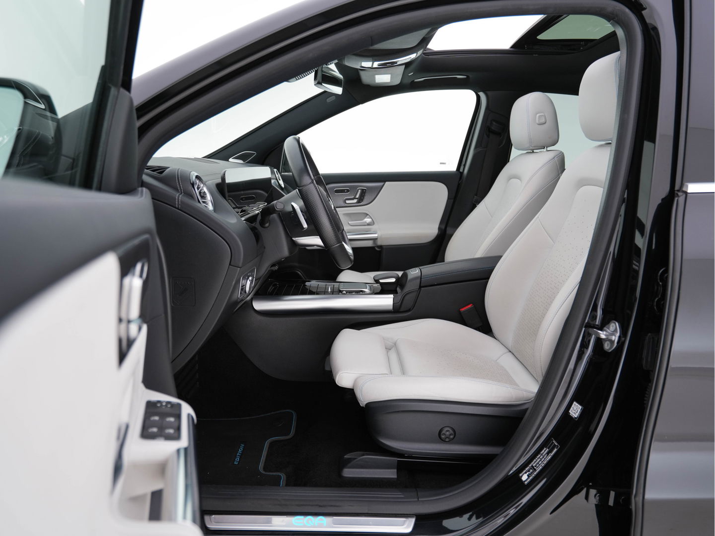 Mercedes-Benz EQA 250 Edition-1 Sport-Pack 67 kWh [ 3-Fase ] {SOH-95% } *PANO | HEAD-UP | DISTRONIC-PLUS | BURMESTER-AUDIO | WIDE-SCREEN-DIGI-COCKPIT | FULL-LED | FUFLL-LEATHER | MEMORY-PACK | TOP-VIEW | NAVI-FULLMAP | DAB+ | KEYLESS | HEATED-SPORTSEAT