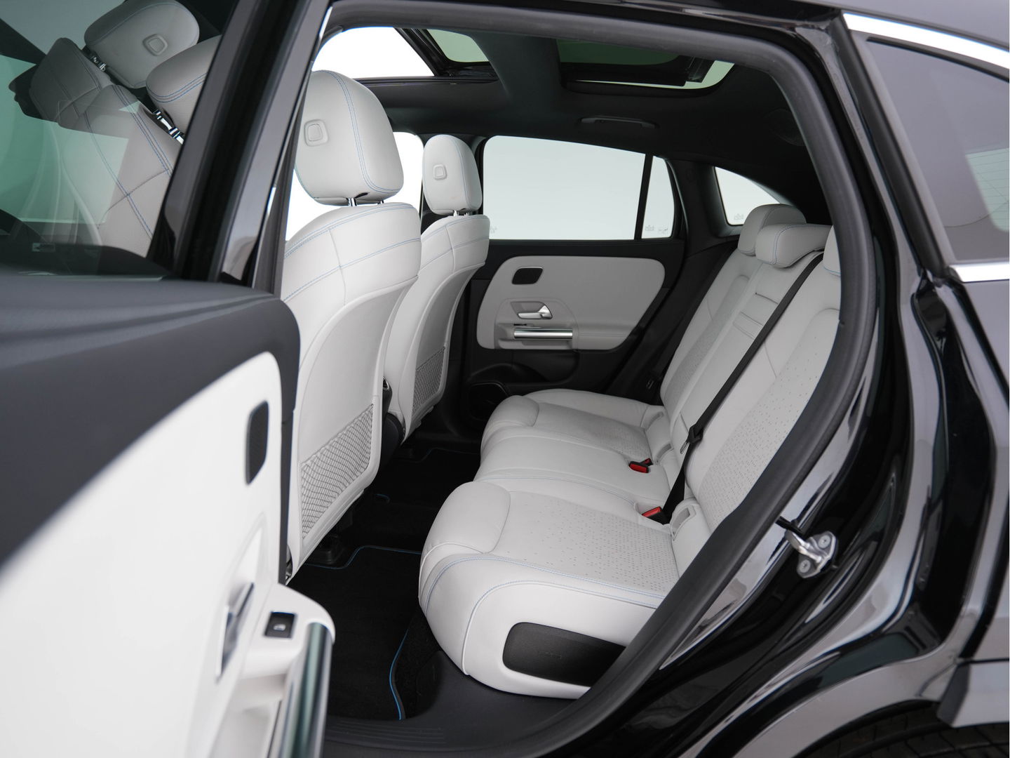 Mercedes-Benz EQA 250 Edition-1 Sport-Pack 67 kWh [ 3-Fase ] {SOH-95% } *PANO | HEAD-UP | DISTRONIC-PLUS | BURMESTER-AUDIO | WIDE-SCREEN-DIGI-COCKPIT | FULL-LED | FUFLL-LEATHER | MEMORY-PACK | TOP-VIEW | NAVI-FULLMAP | DAB+ | KEYLESS | HEATED-SPORTSEAT