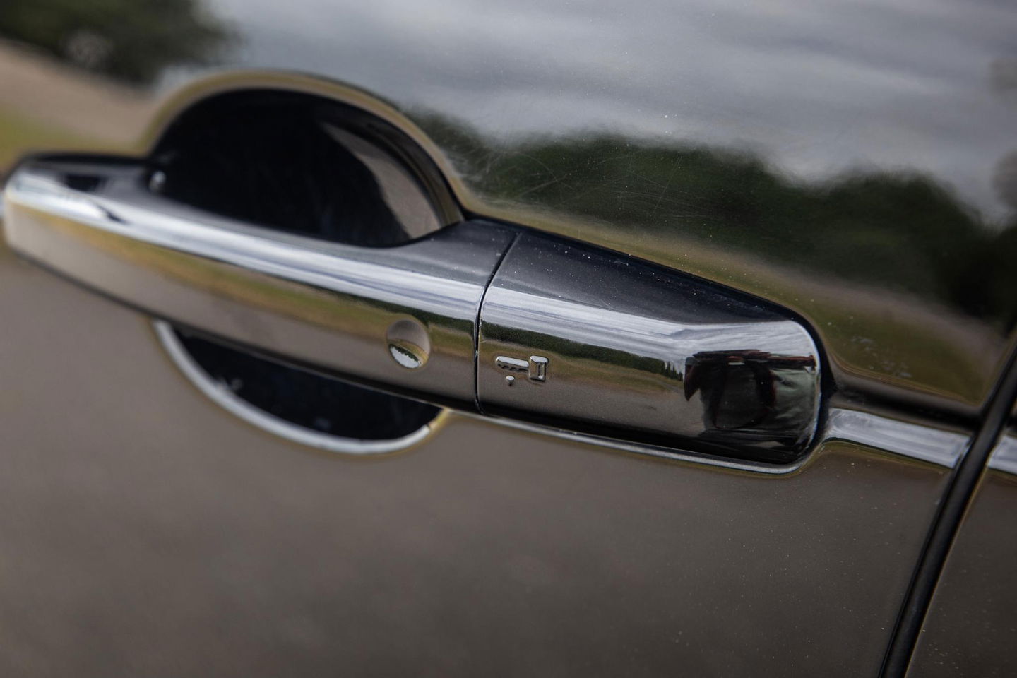 Land Rover Discovery 3.0 Td6 HSE GRIJS KENTEKEN / LEER / NAVI / LUCHTVERING / PANO / TREKHAAK