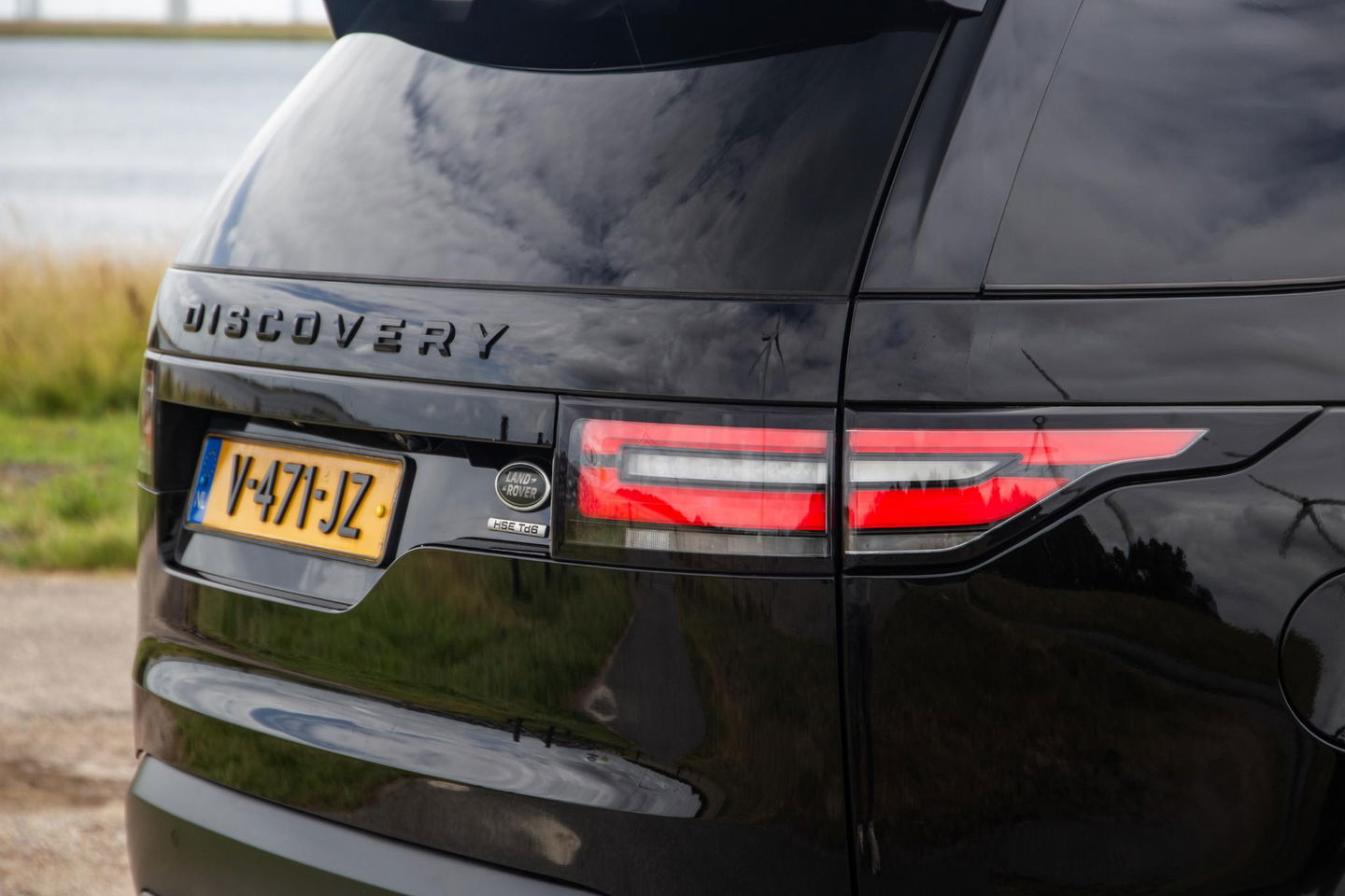 Land Rover Discovery 3.0 Td6 HSE GRIJS KENTEKEN / LEER / NAVI / LUCHTVERING / PANO / TREKHAAK